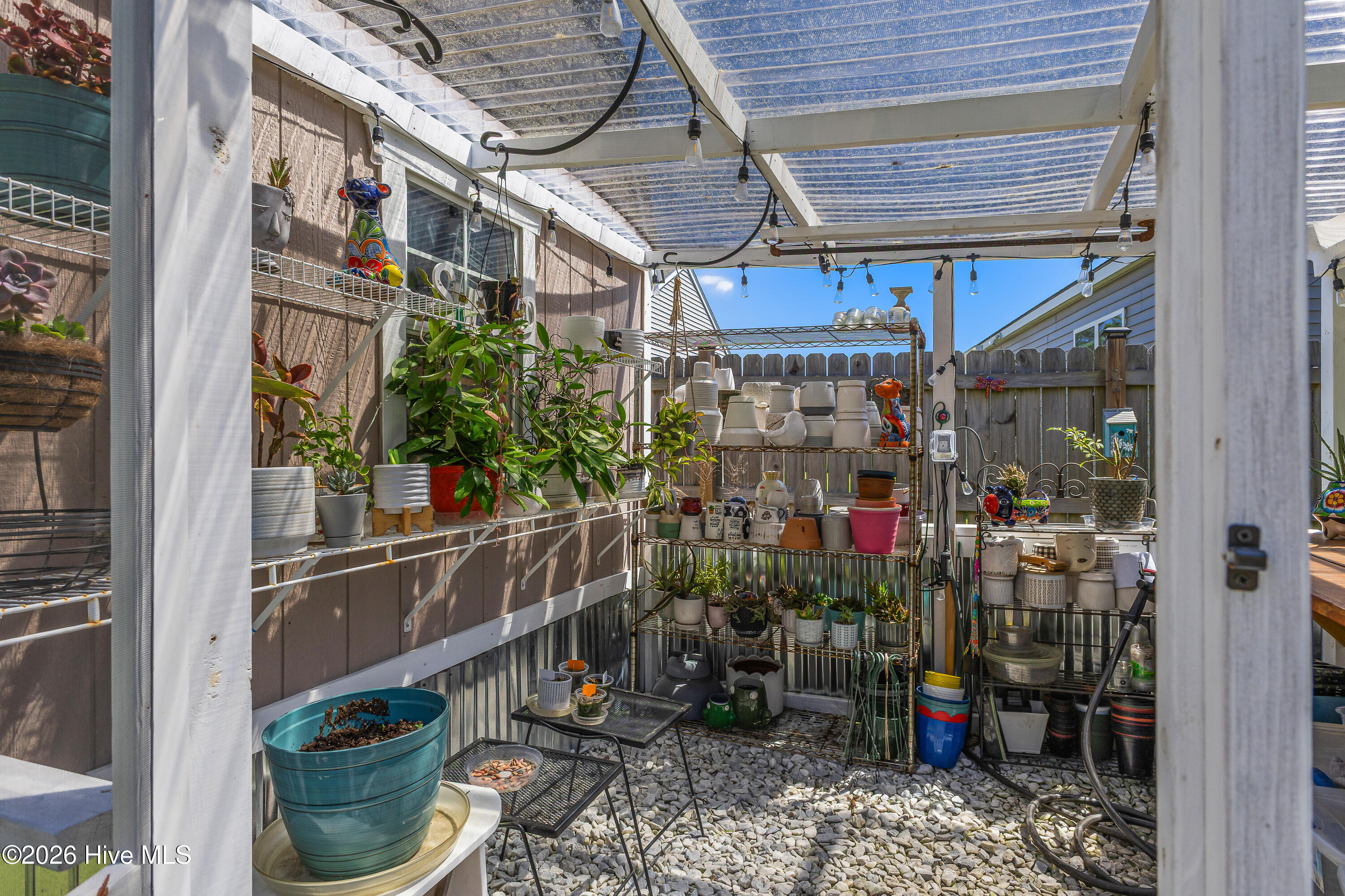 100565861 | Photo 54