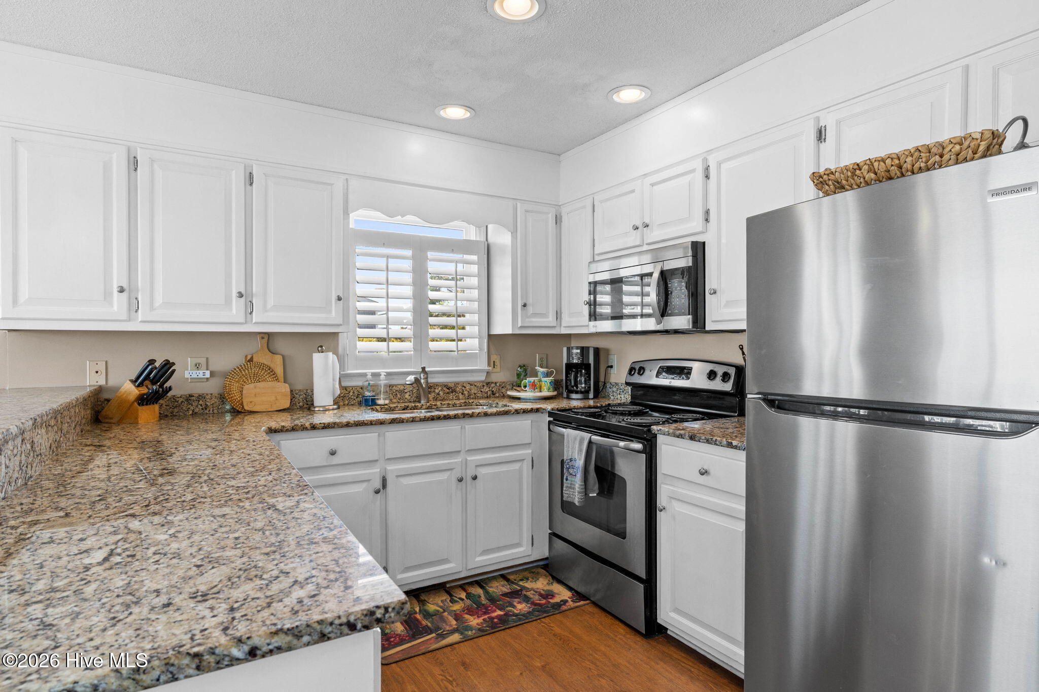 100566537 | Photo 22