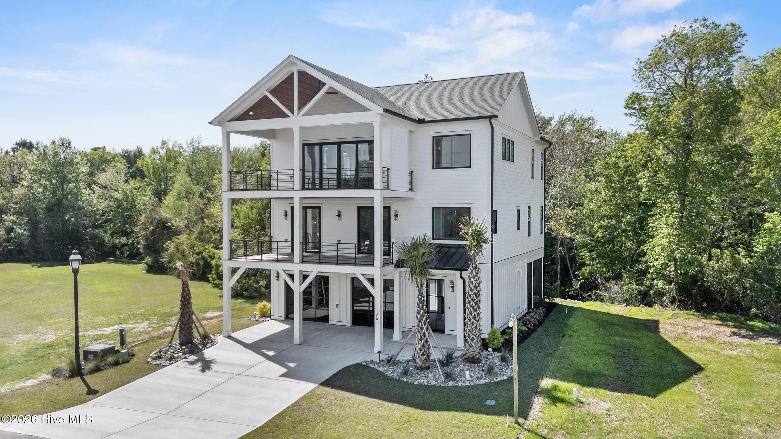 100567625 | Photo 52