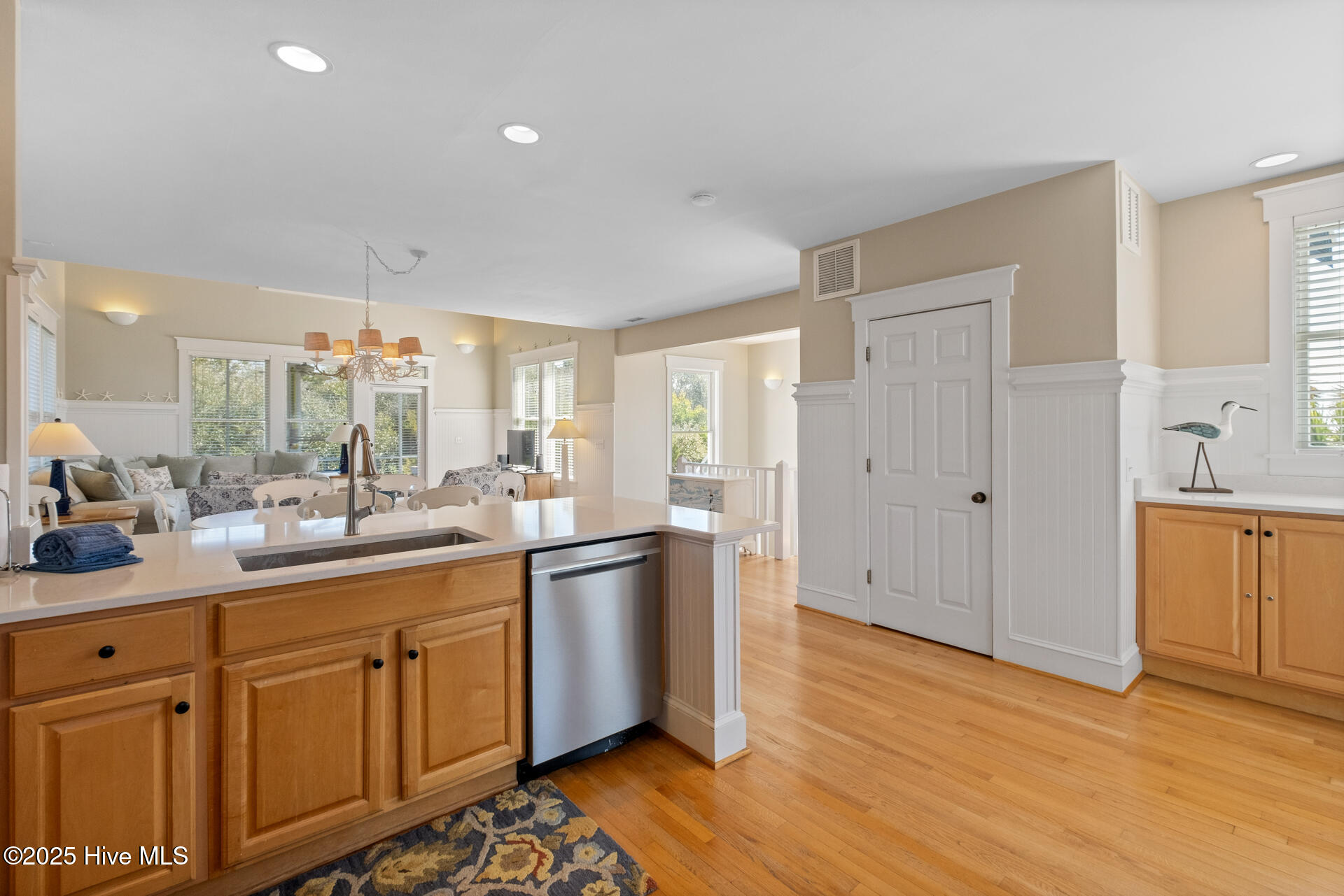 100493663 | Photo 15