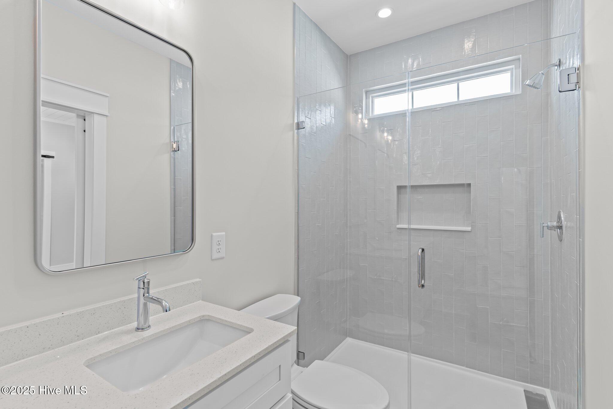 100489712 | Photo 25