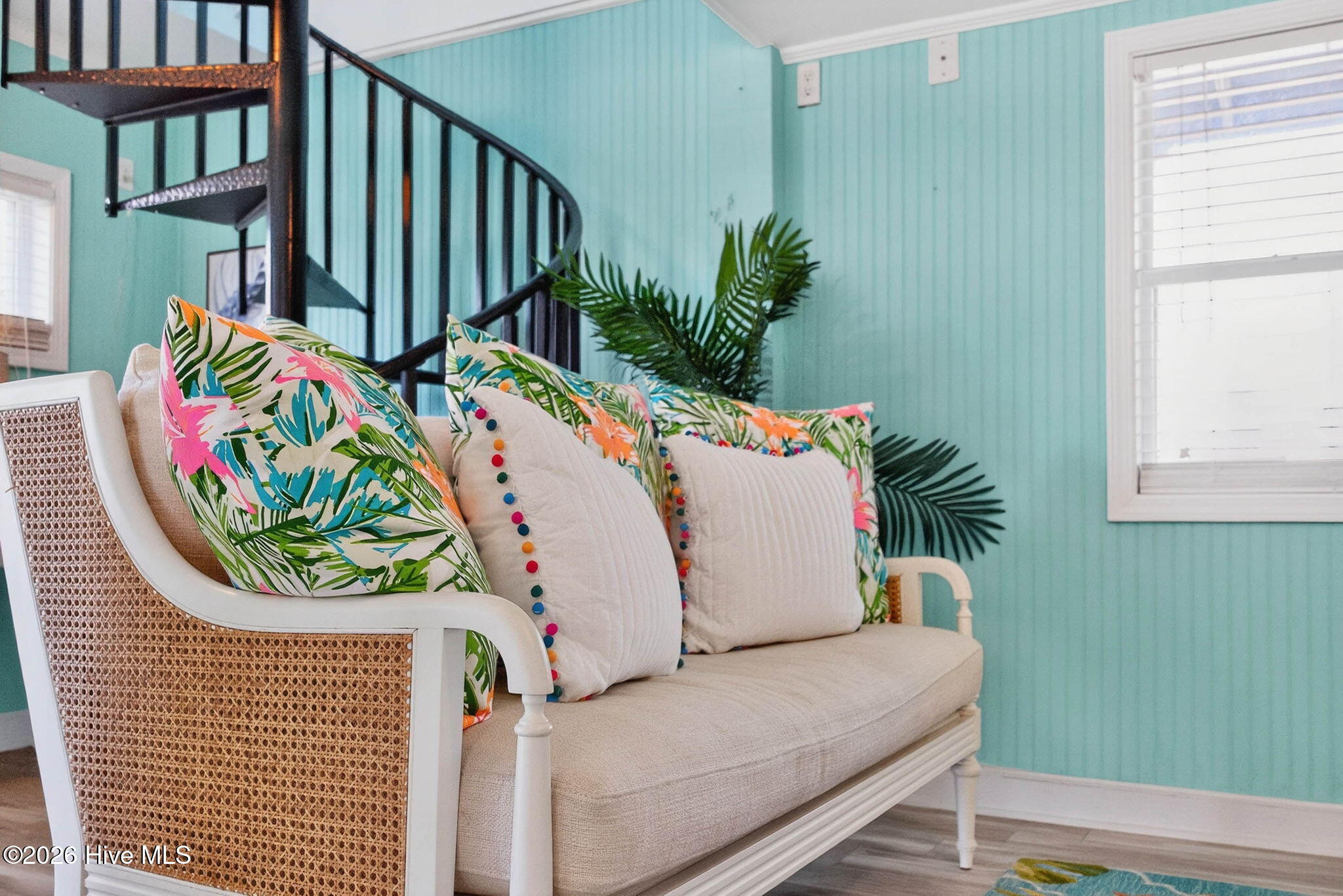 100564283 | Photo 49