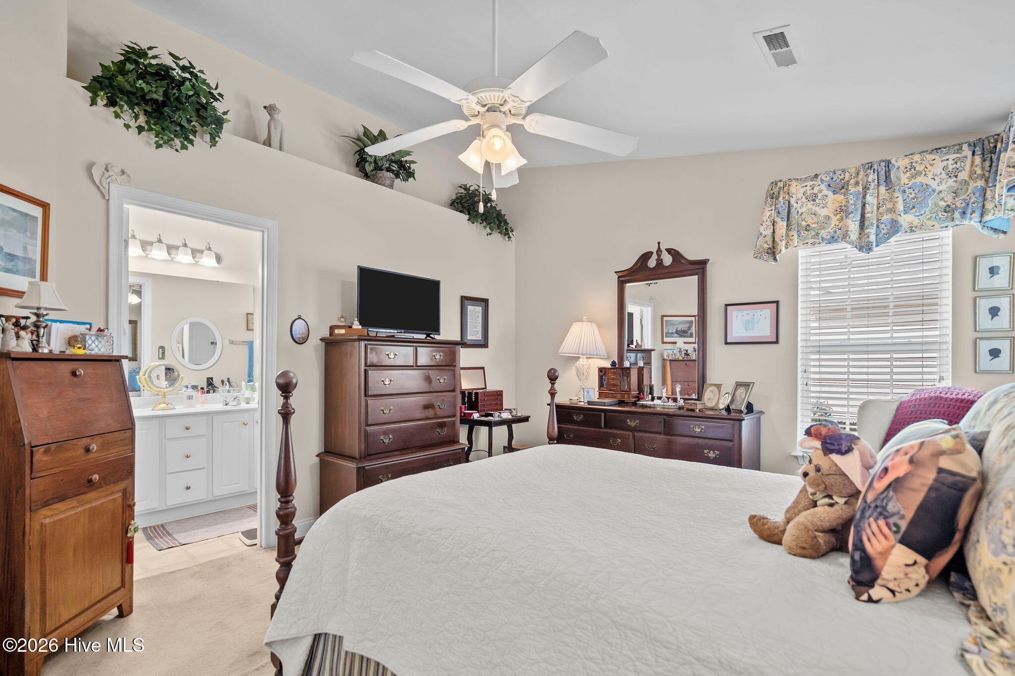 100556282 | Photo 32