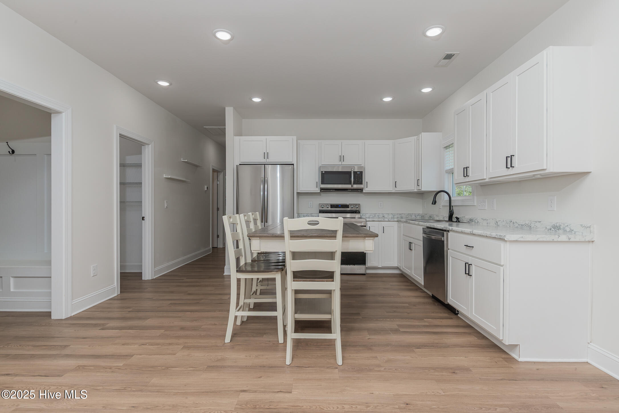 111 Hampton Court, Jacksonville, NC 28546 Listing Photo  6