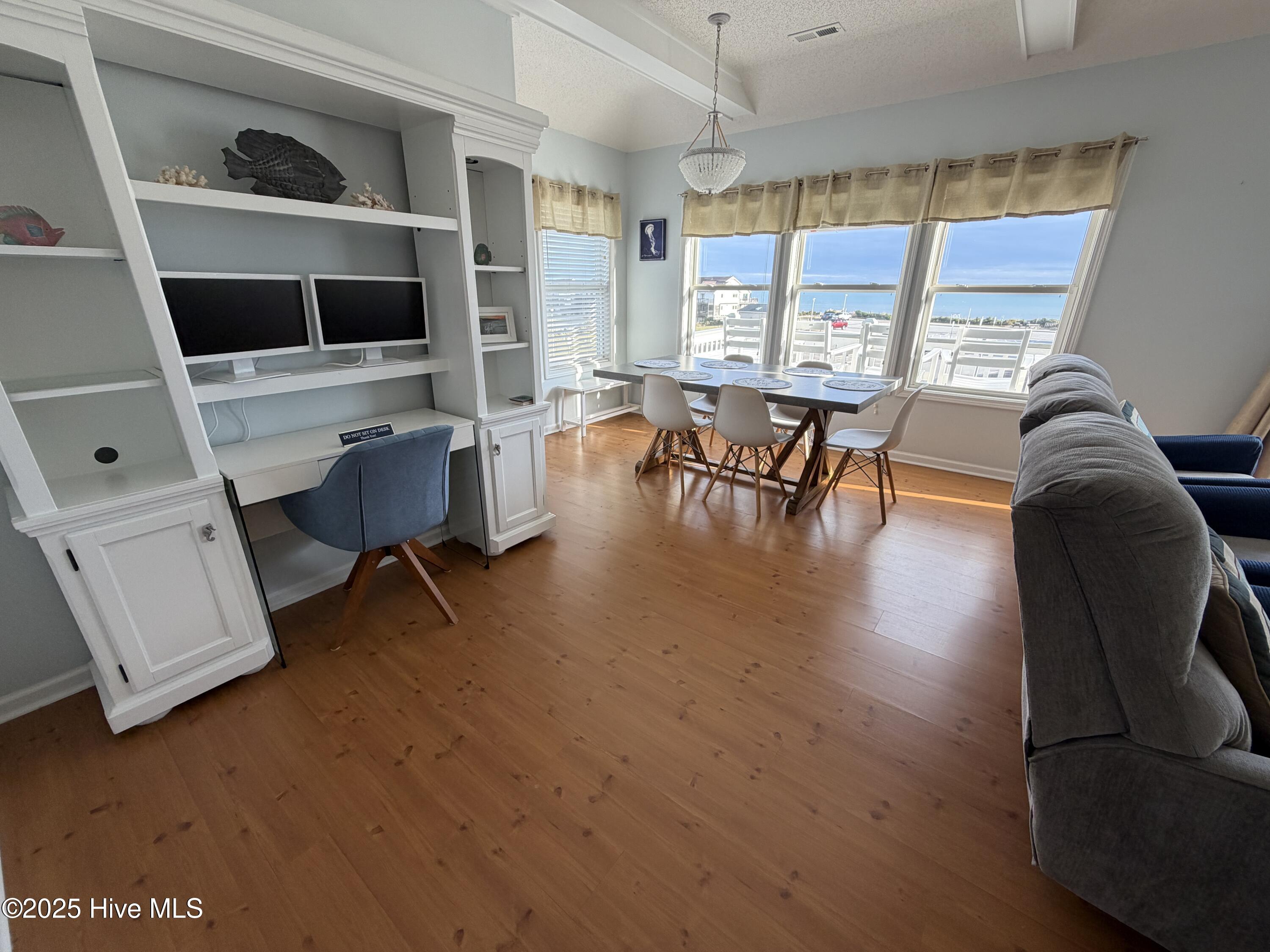 100544242 | Photo 15