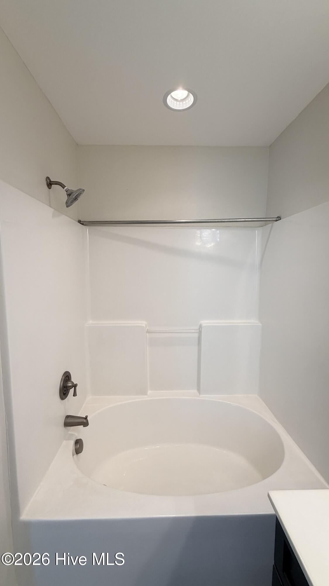 100559165 | Photo 16