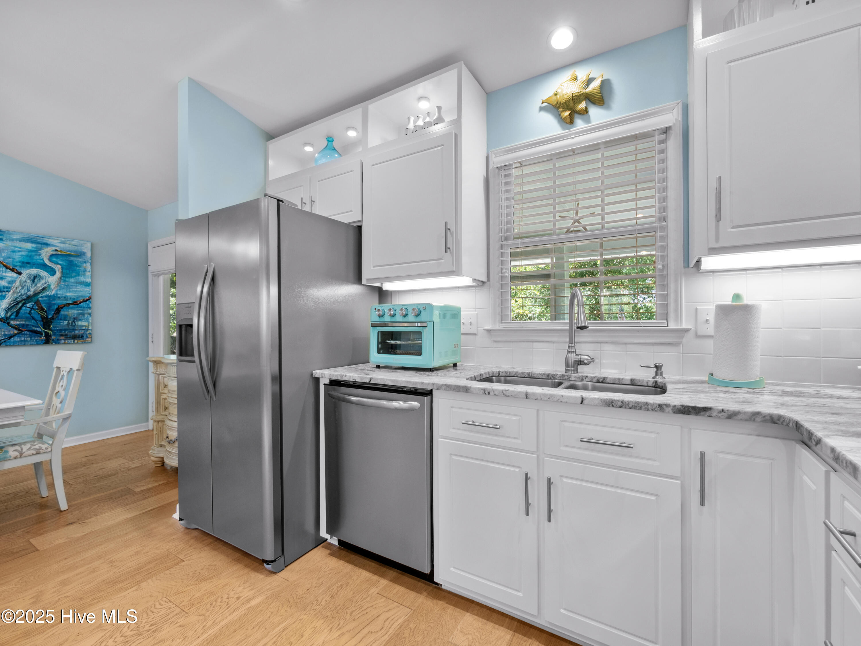 100559925 | Photo 11