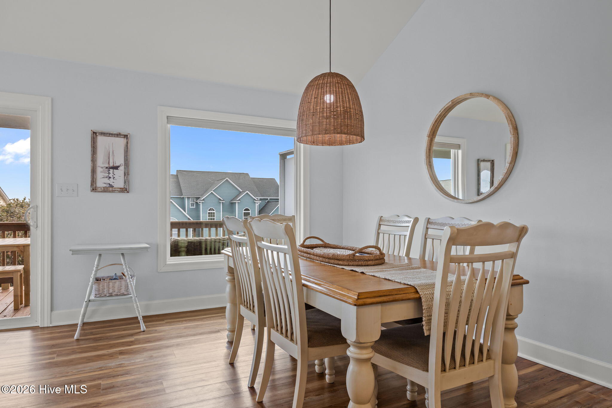 100547357 | Photo 22