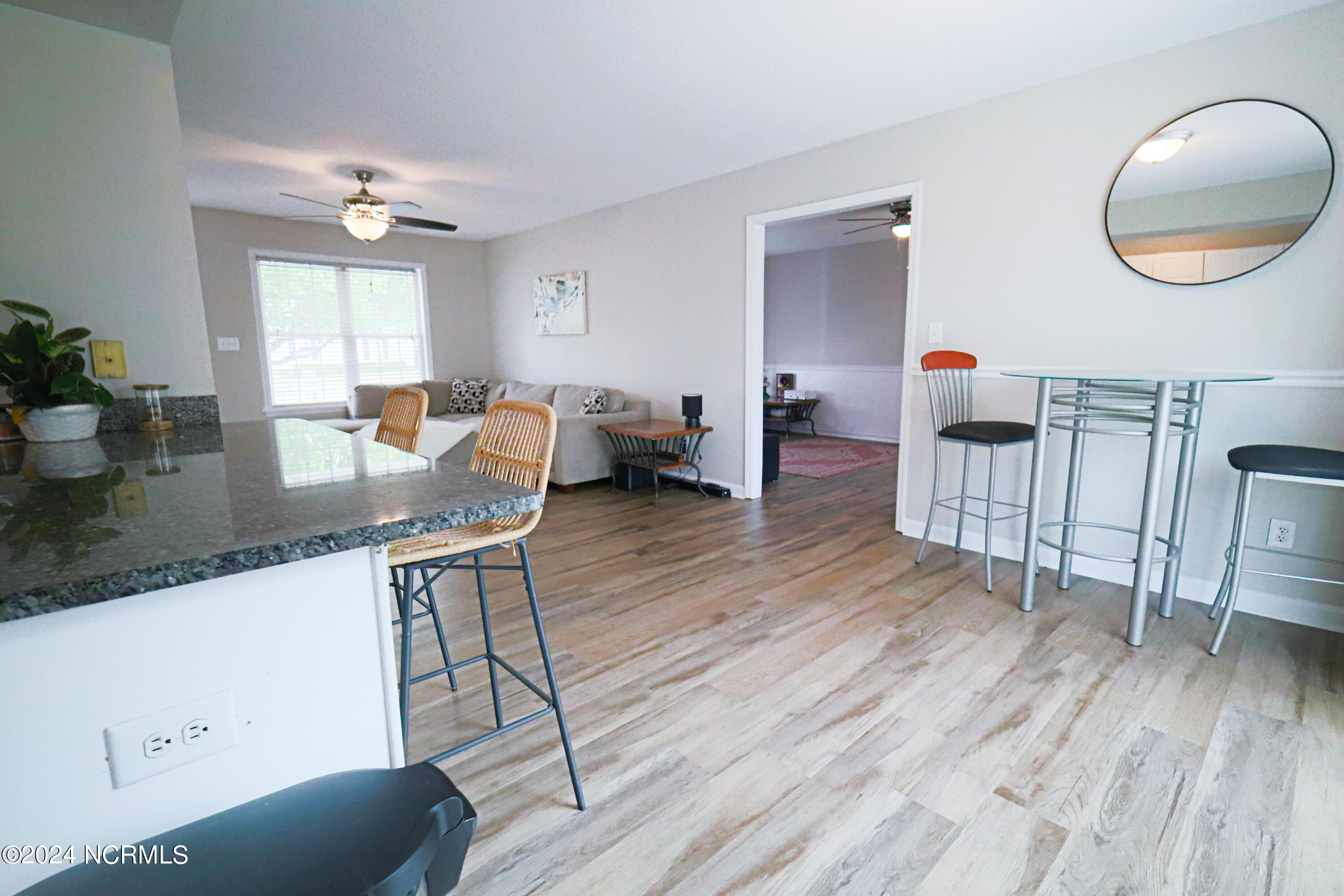 100546185 | Photo 15