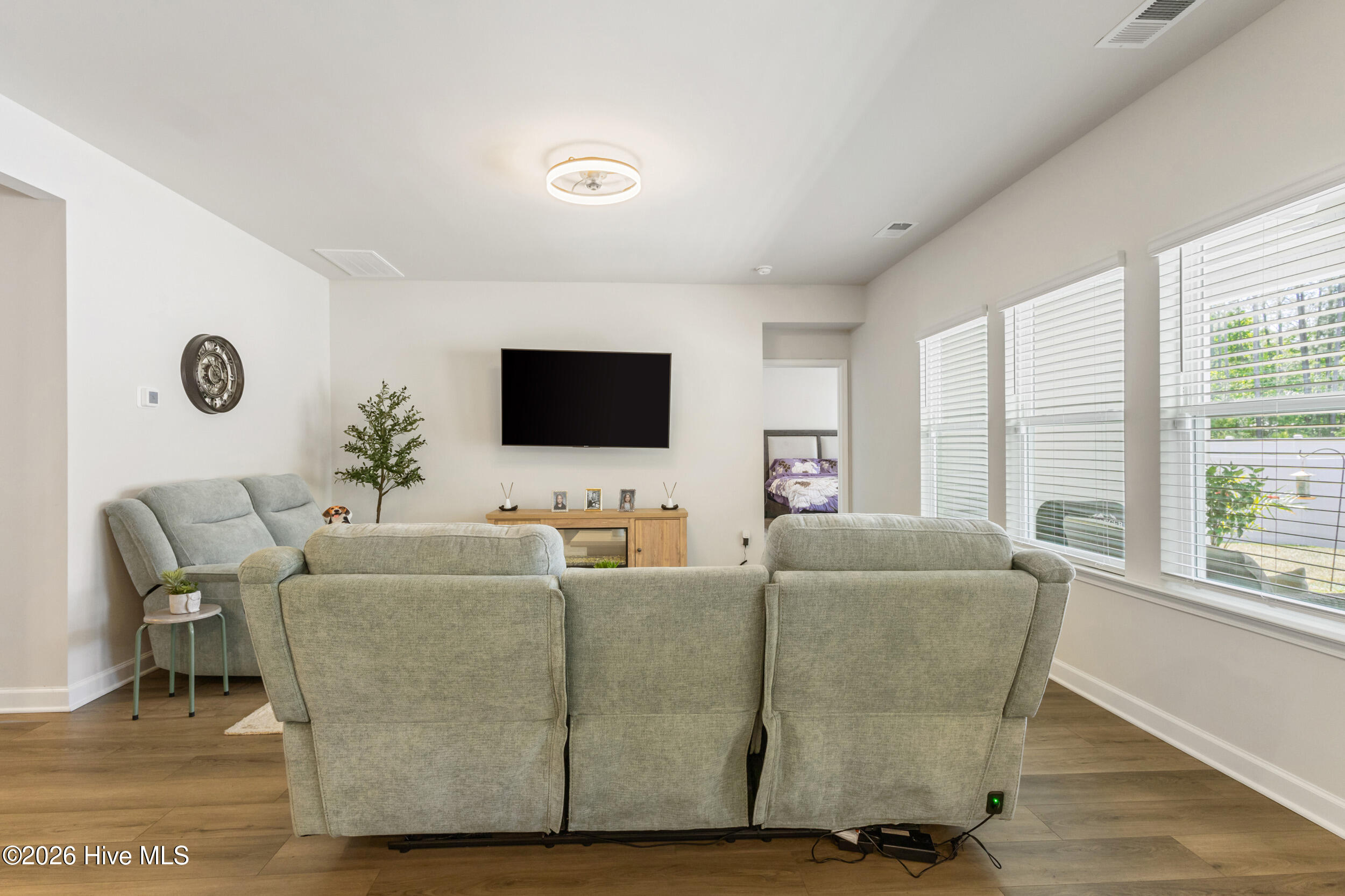 100568412 | Photo 32