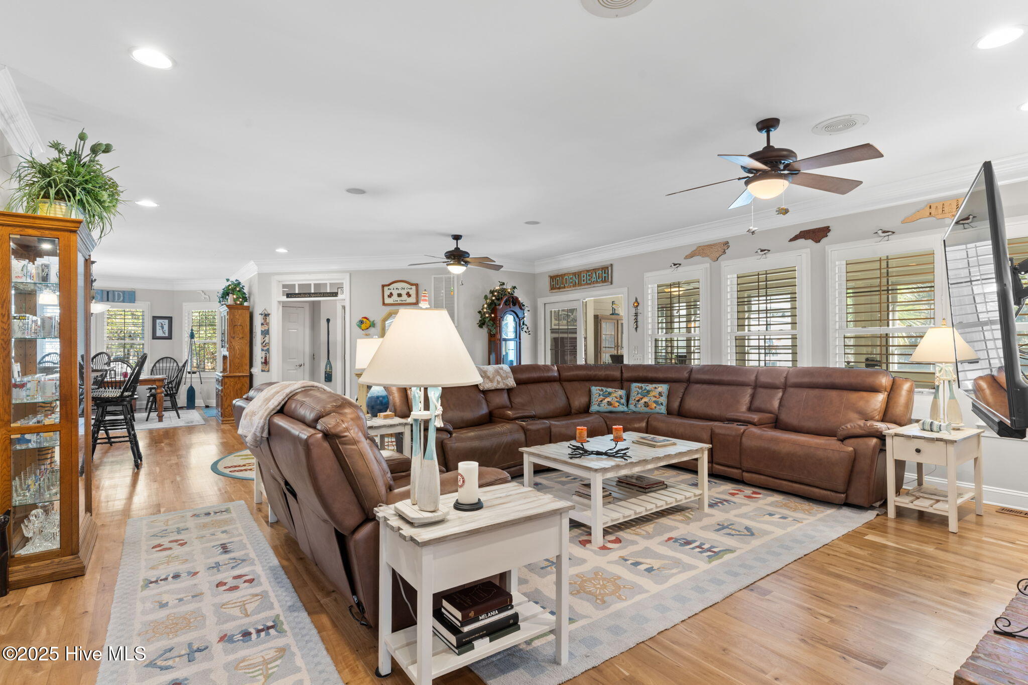 100544060 | Photo 23