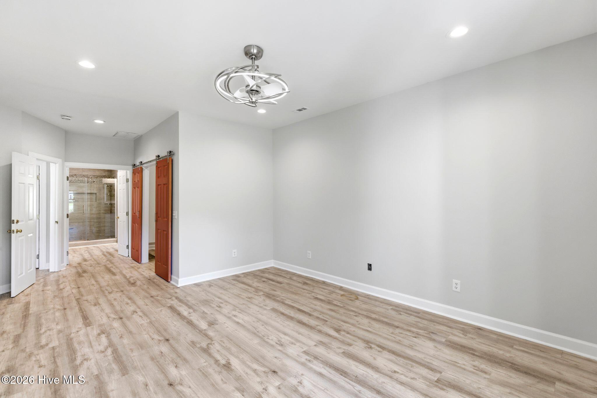 100567586 | Photo 19