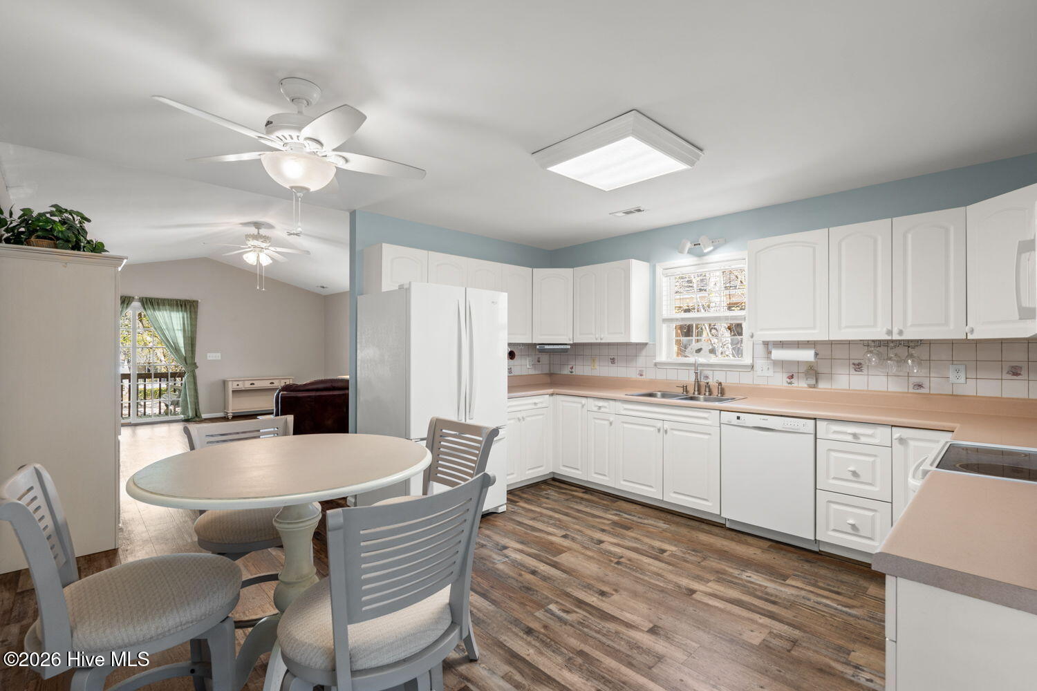 100565093 | Photo 11