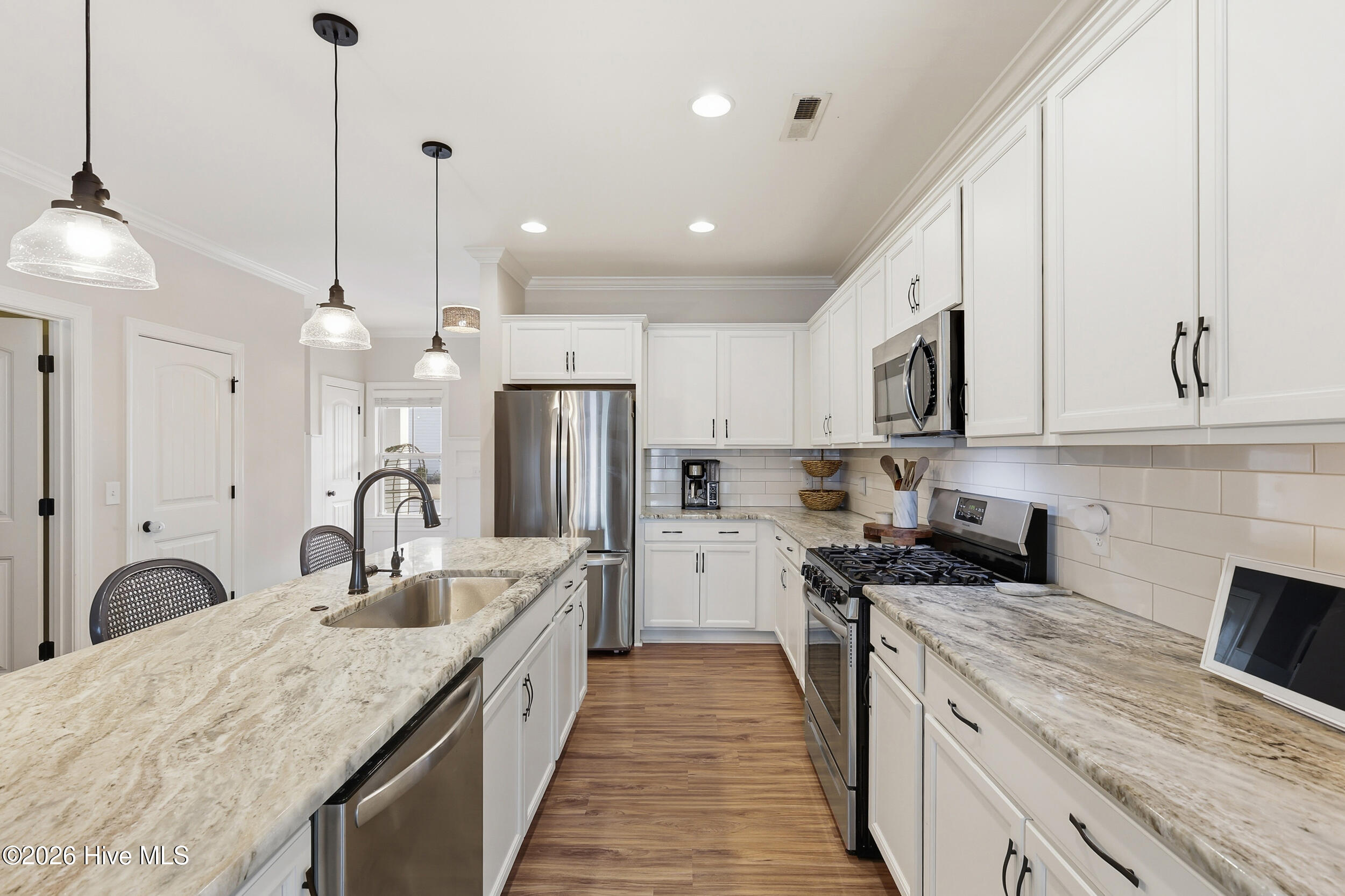 100545228 | Photo 17