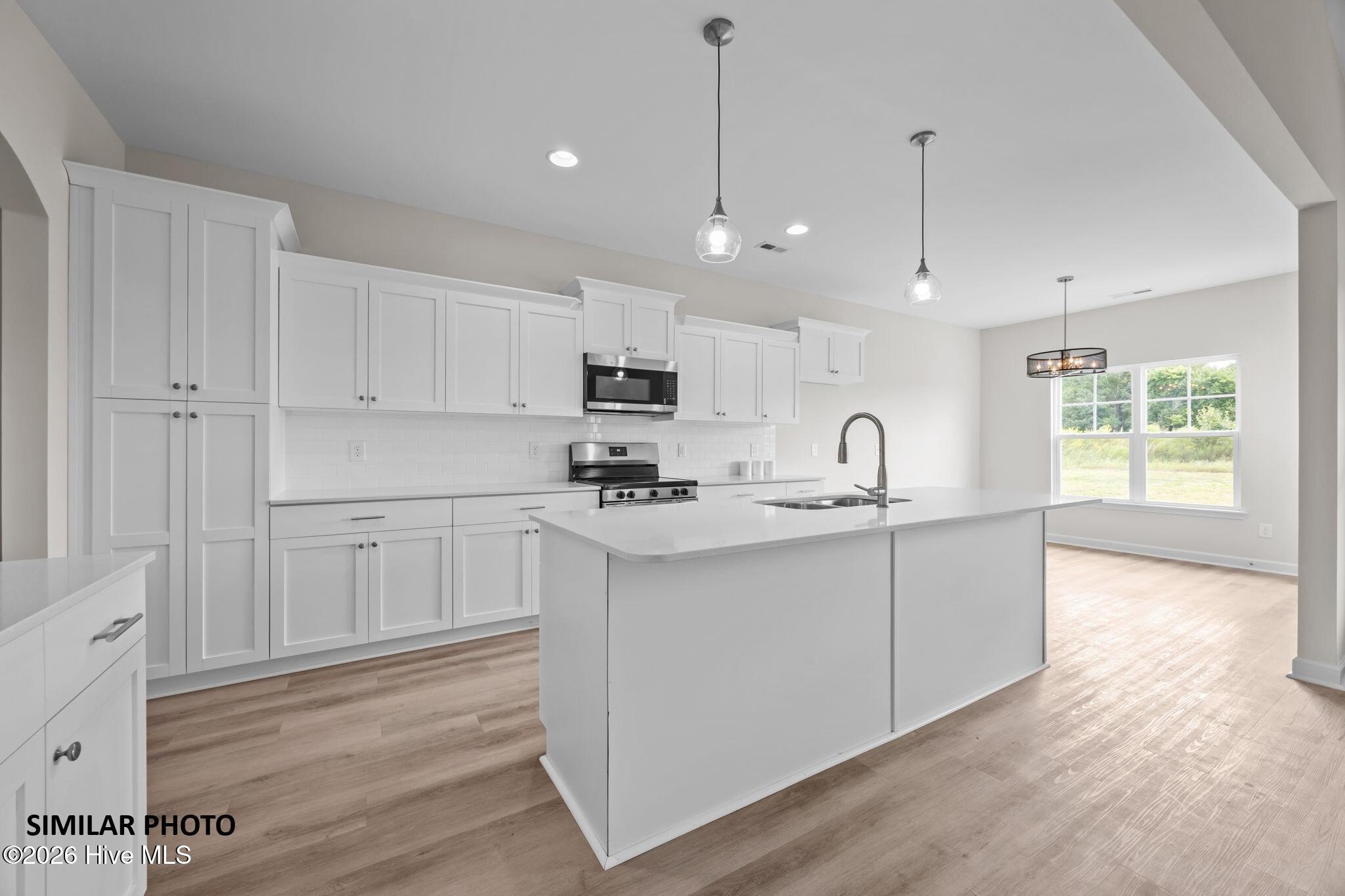 100566485 | Photo 11