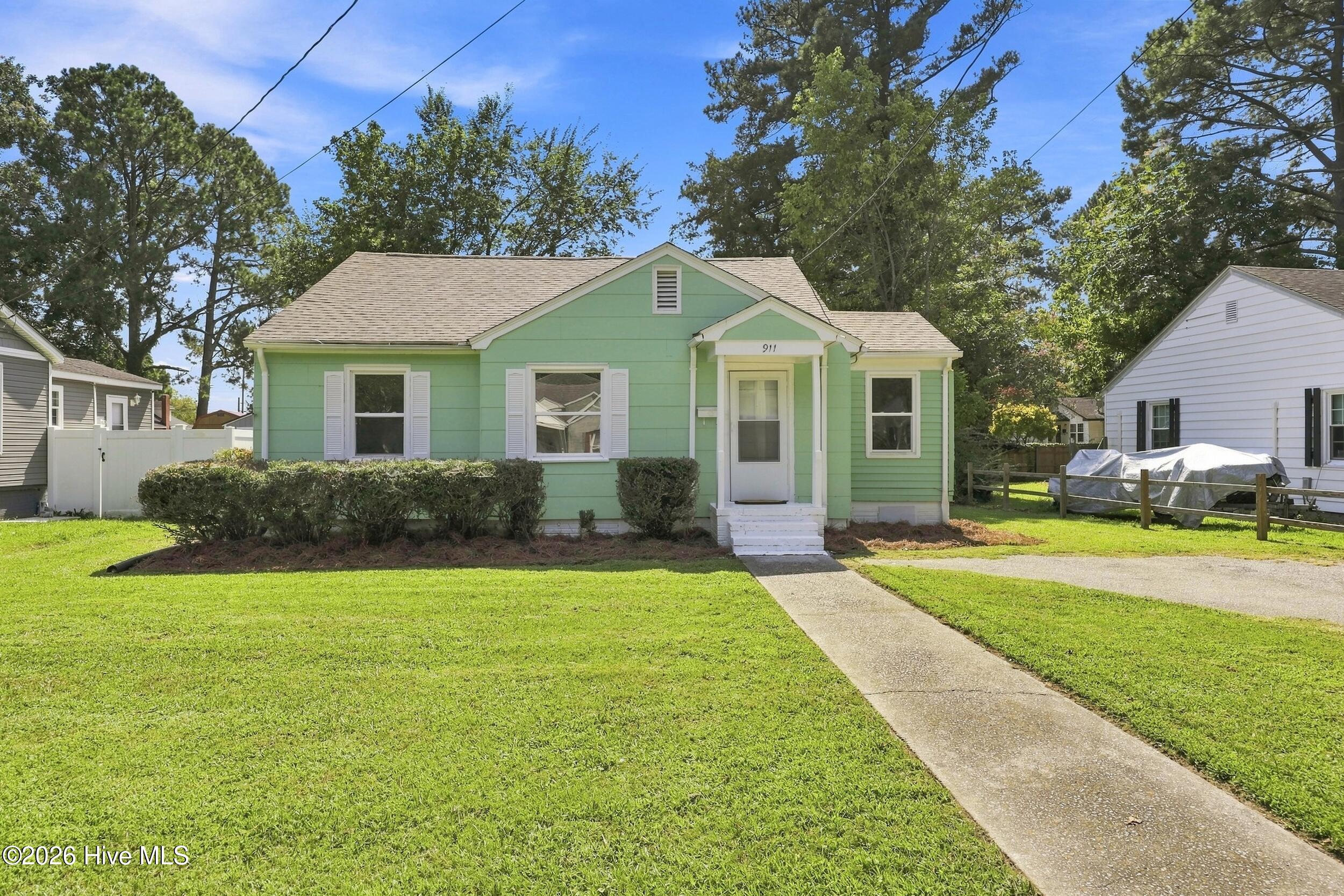 Exterior photo of 911 Bartlett Avenue, Elizabeth City, NC 27909. MLS: 100601068