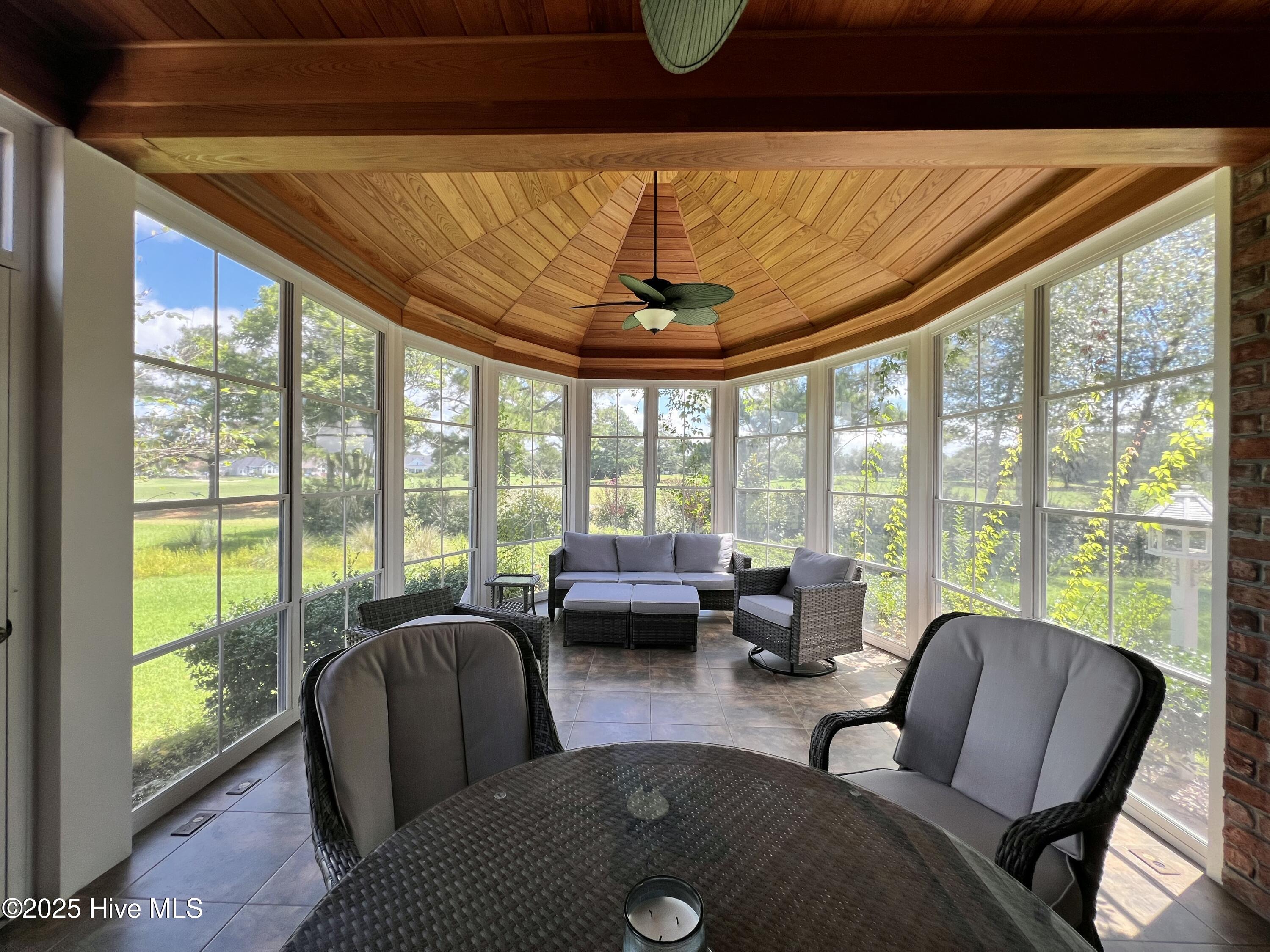 100522617 | Photo 15