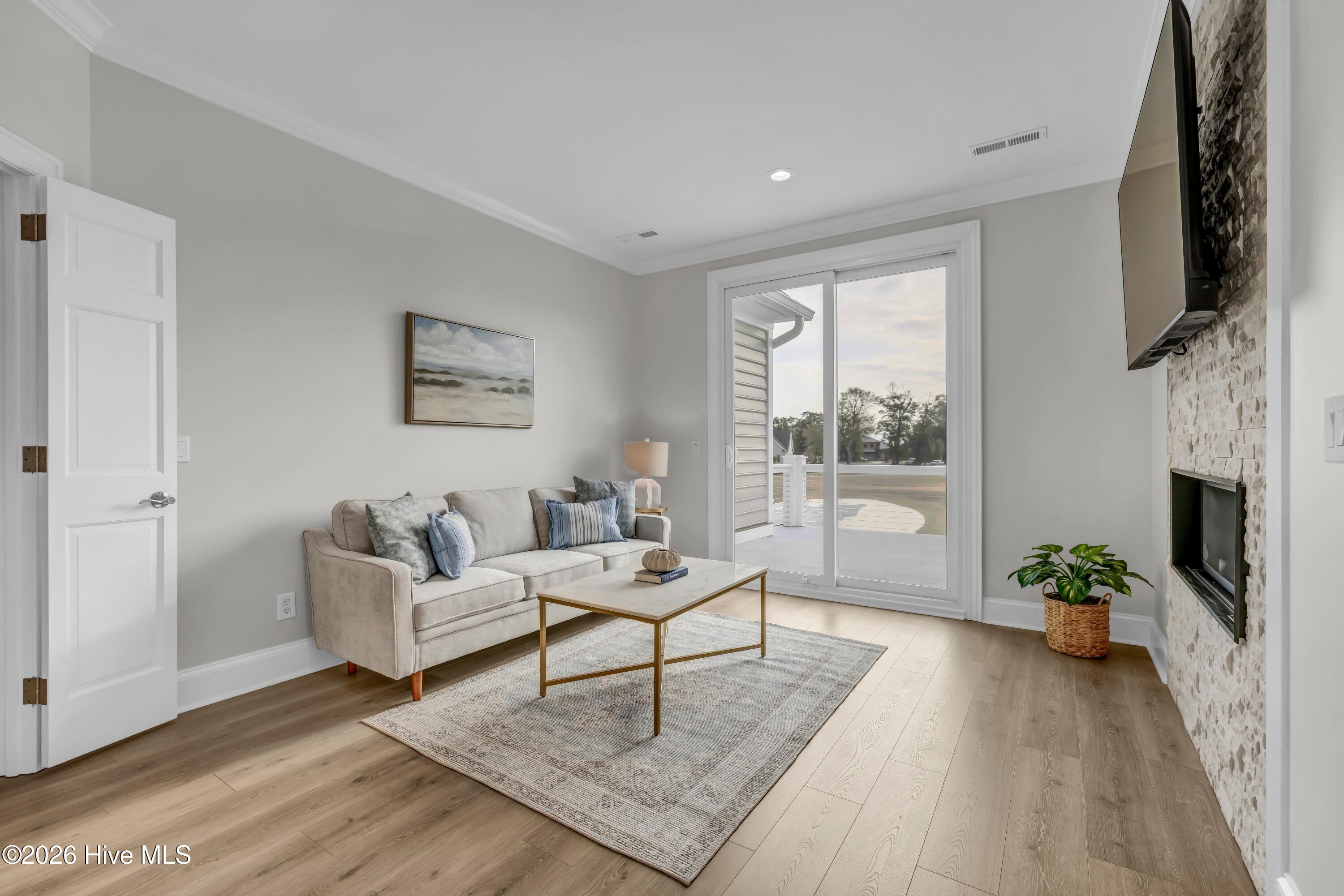 100552340 | Photo 27