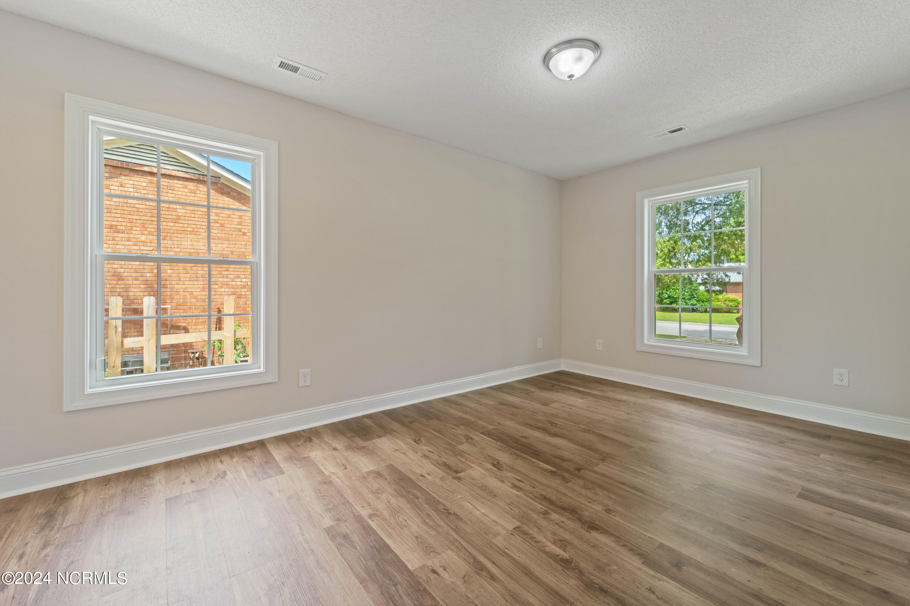 100562188 | Photo 10