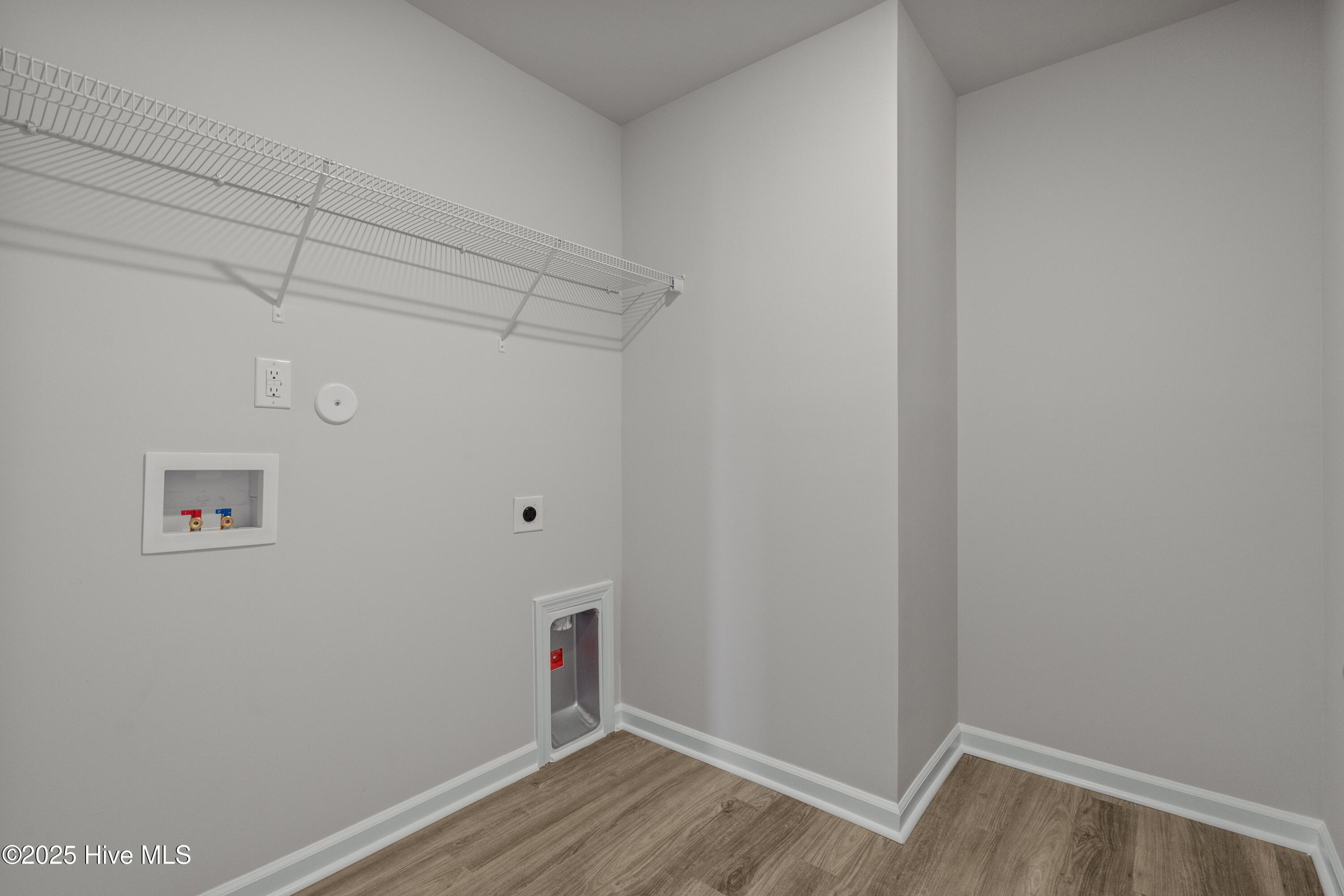 100528308 | Photo 33