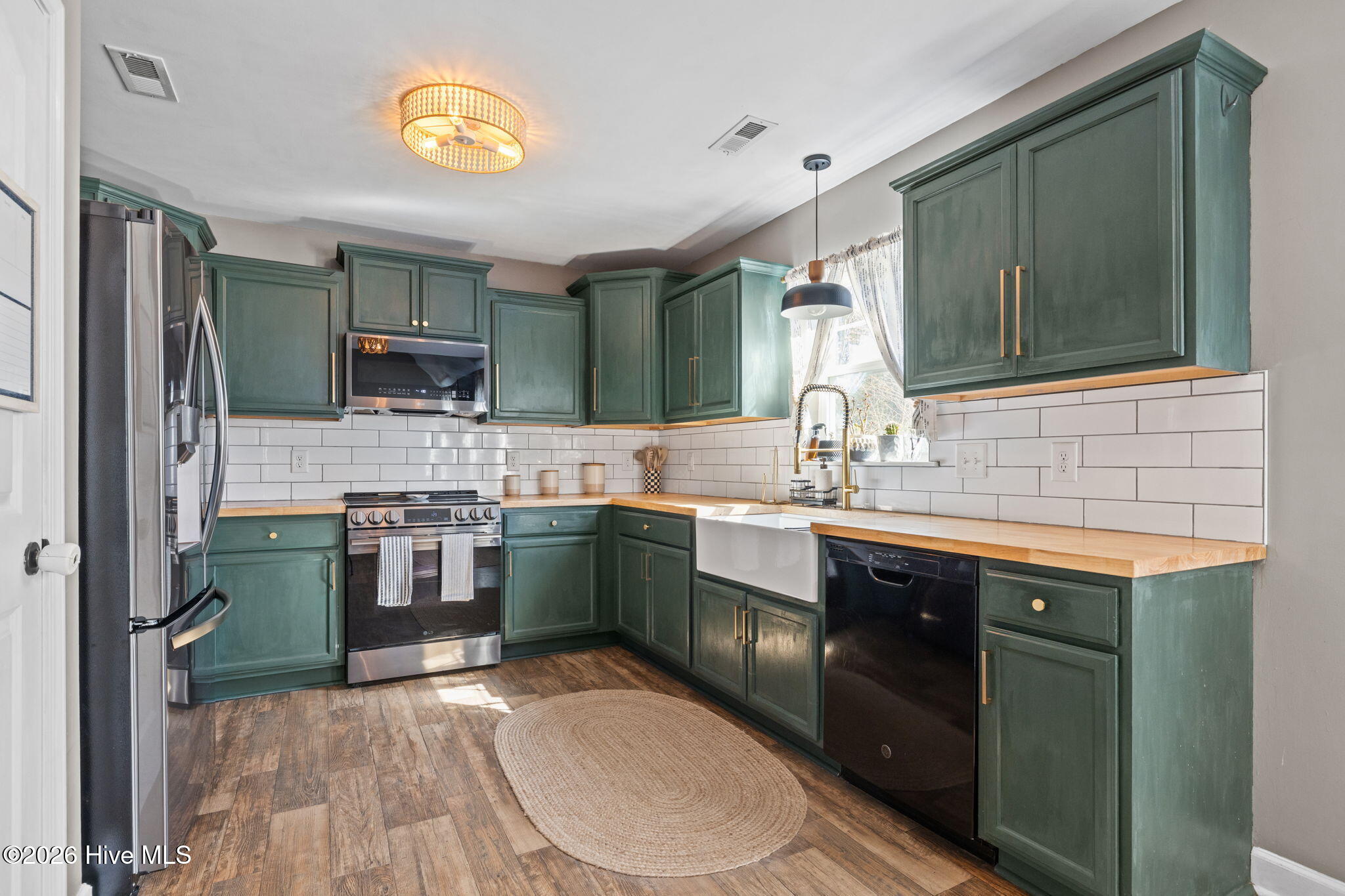 100558227 | Photo 15