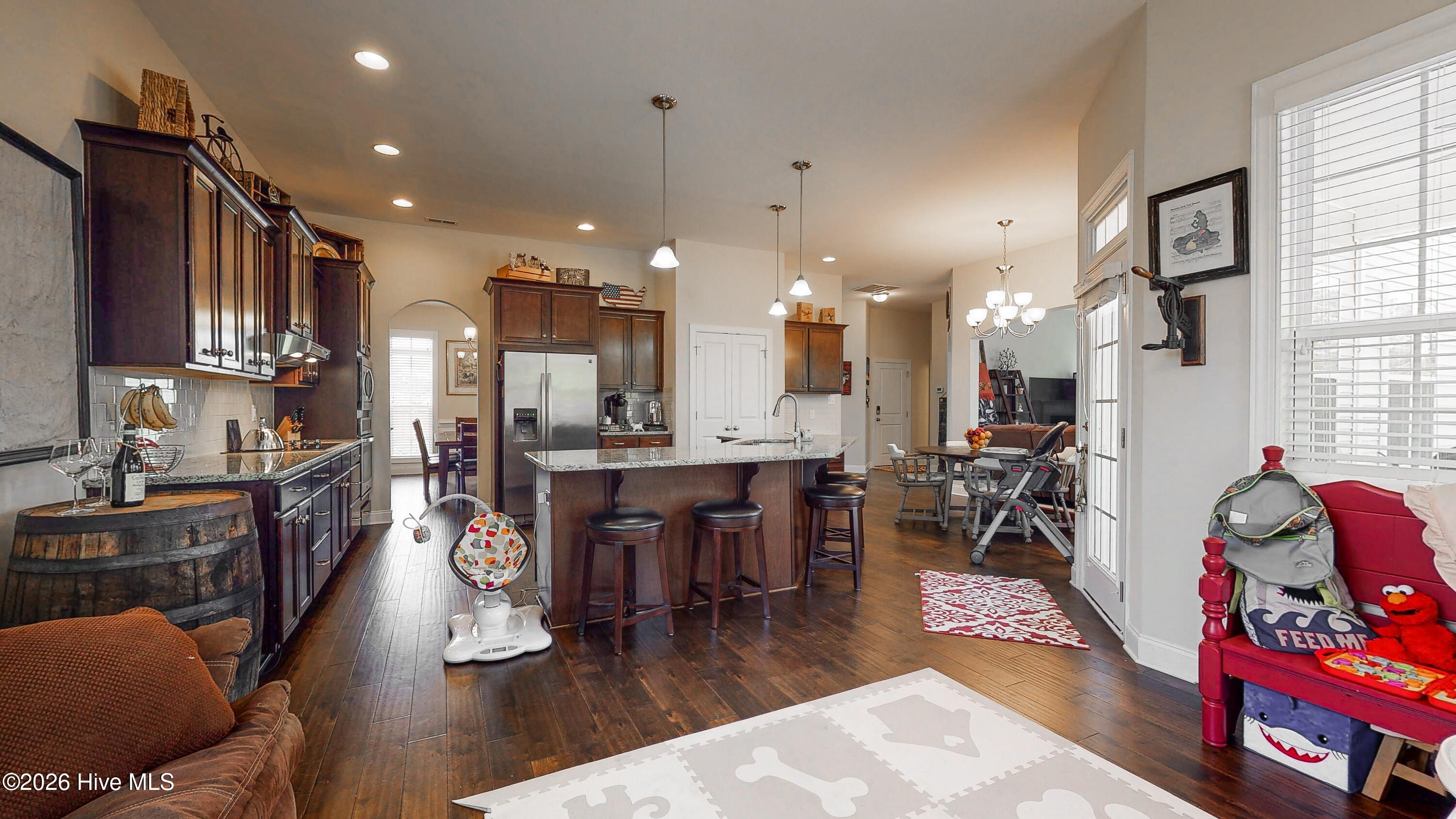 100570158 | Photo 15