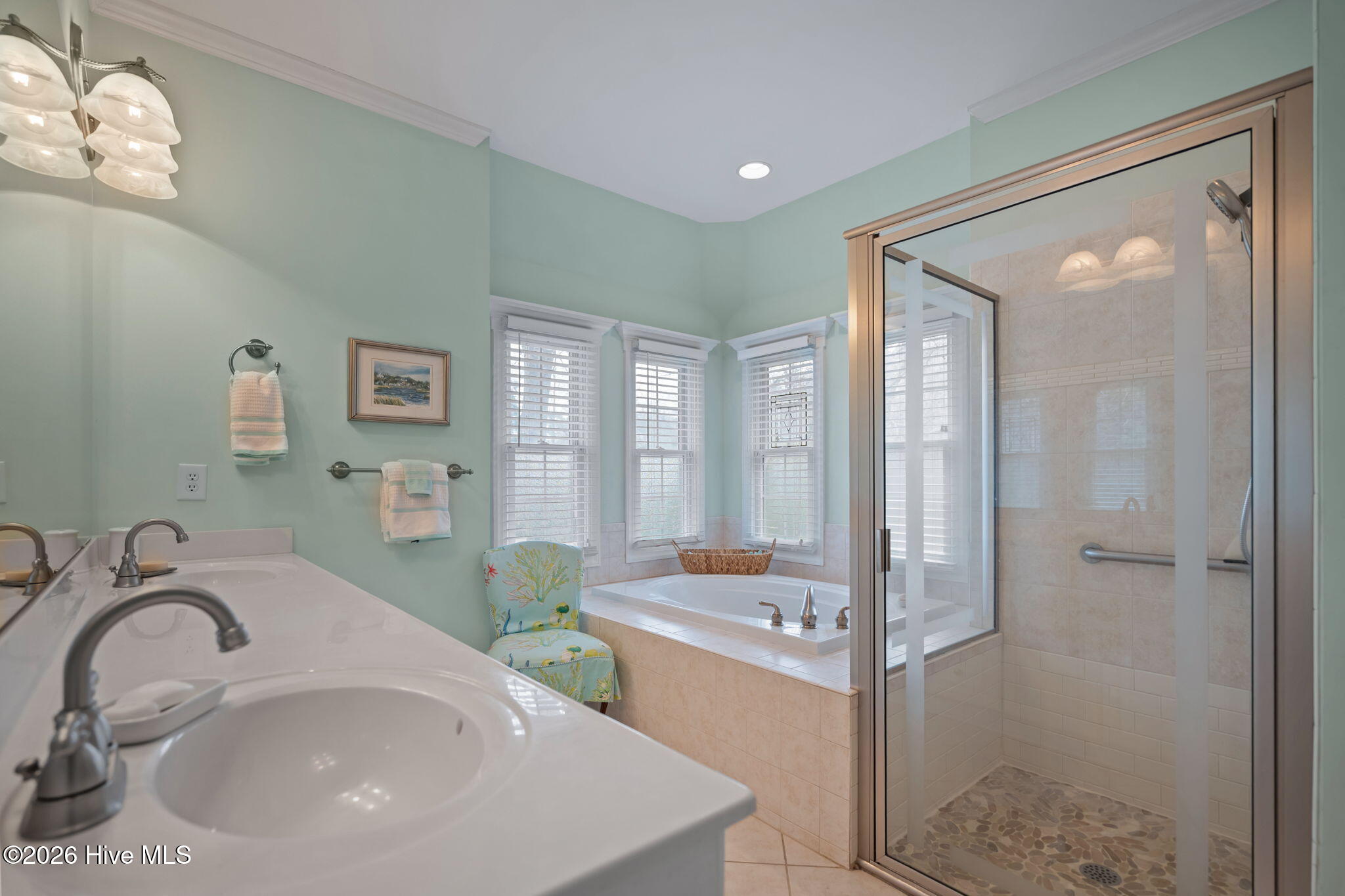 100560775 | Photo 28