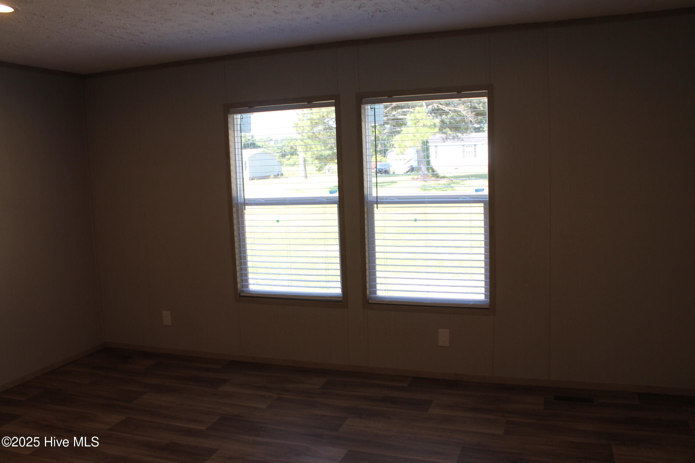 100528403 | Photo 31