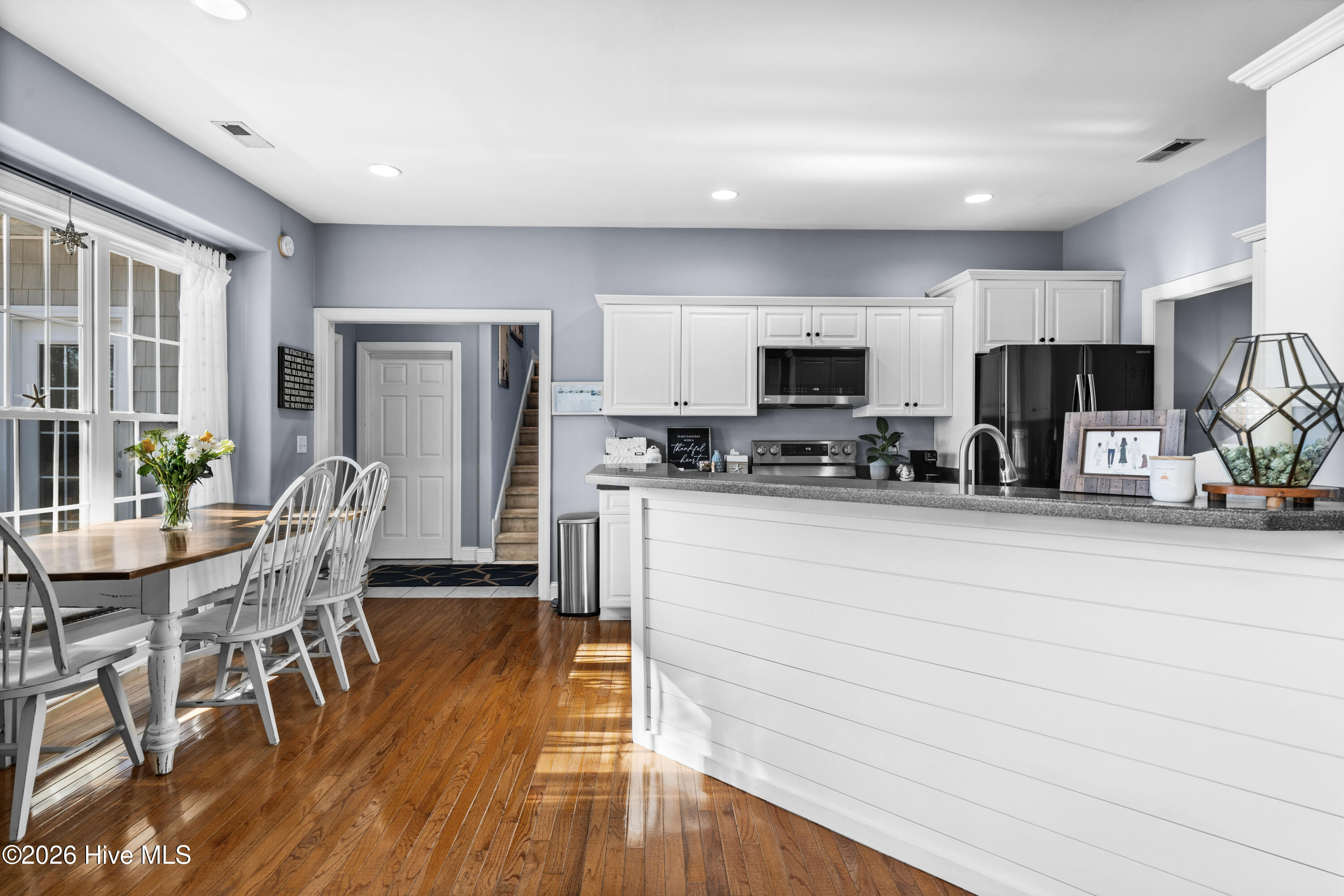 100550440 | Photo 23