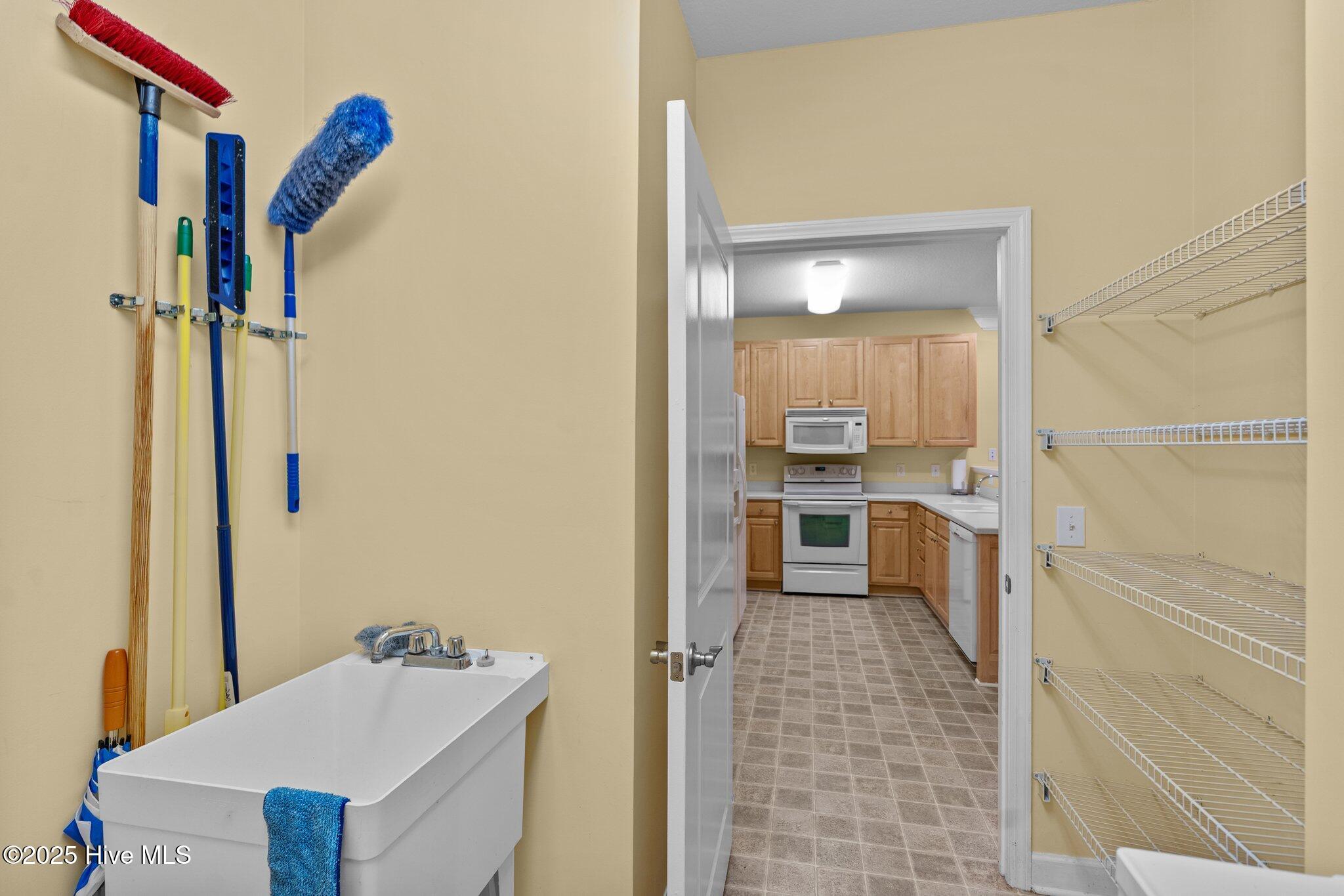 100514091 | Photo 15