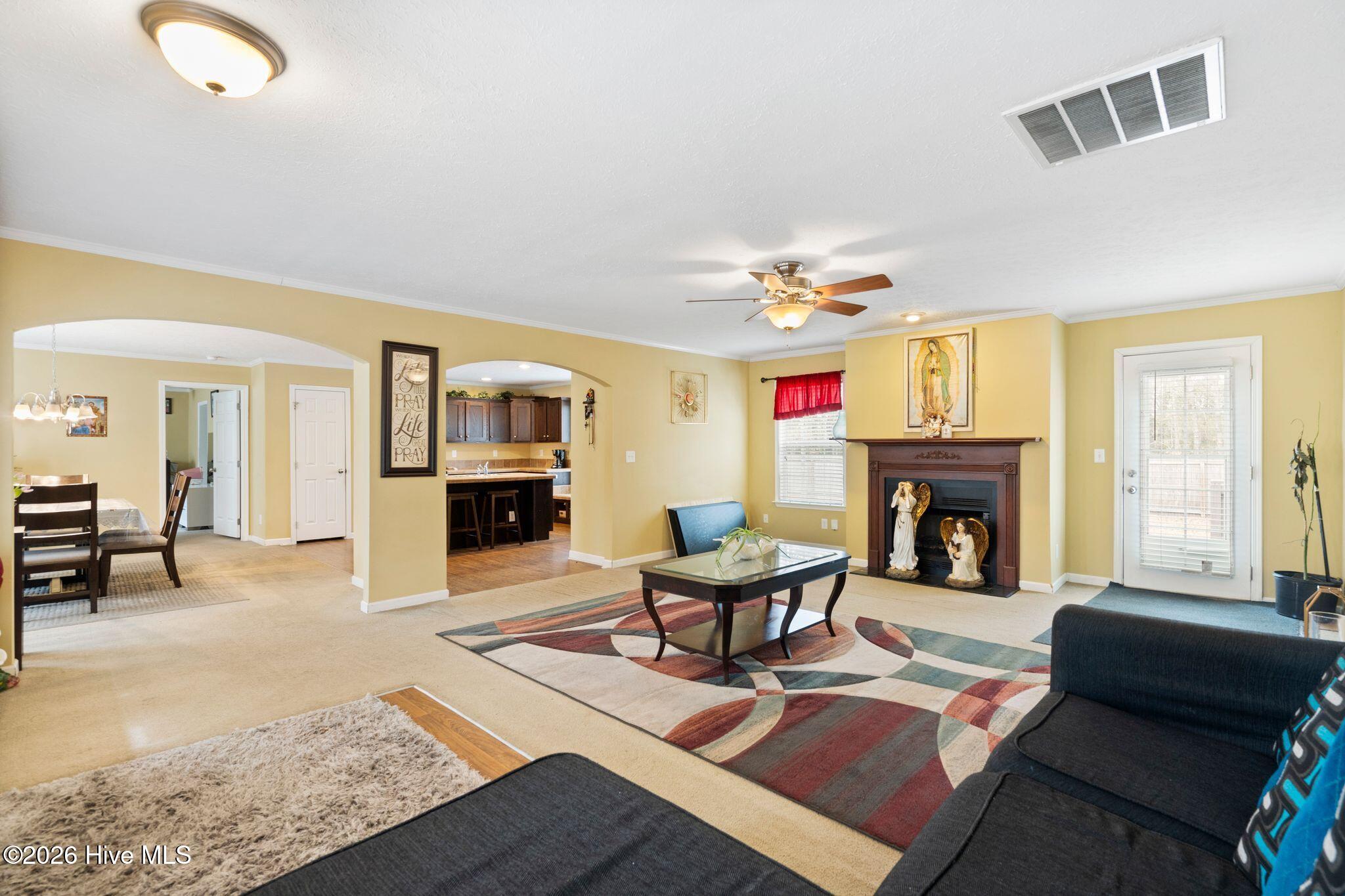 100558385 | Photo 11