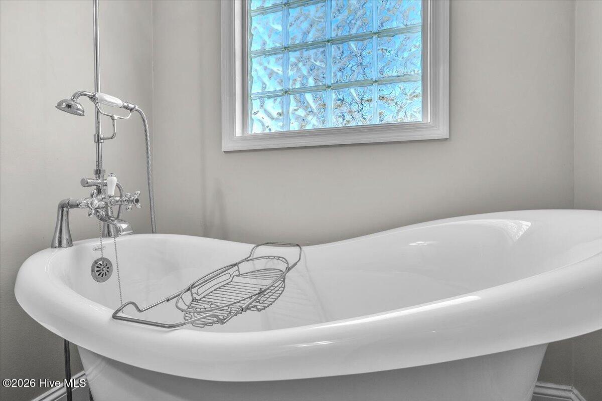 100561788 | Photo 41