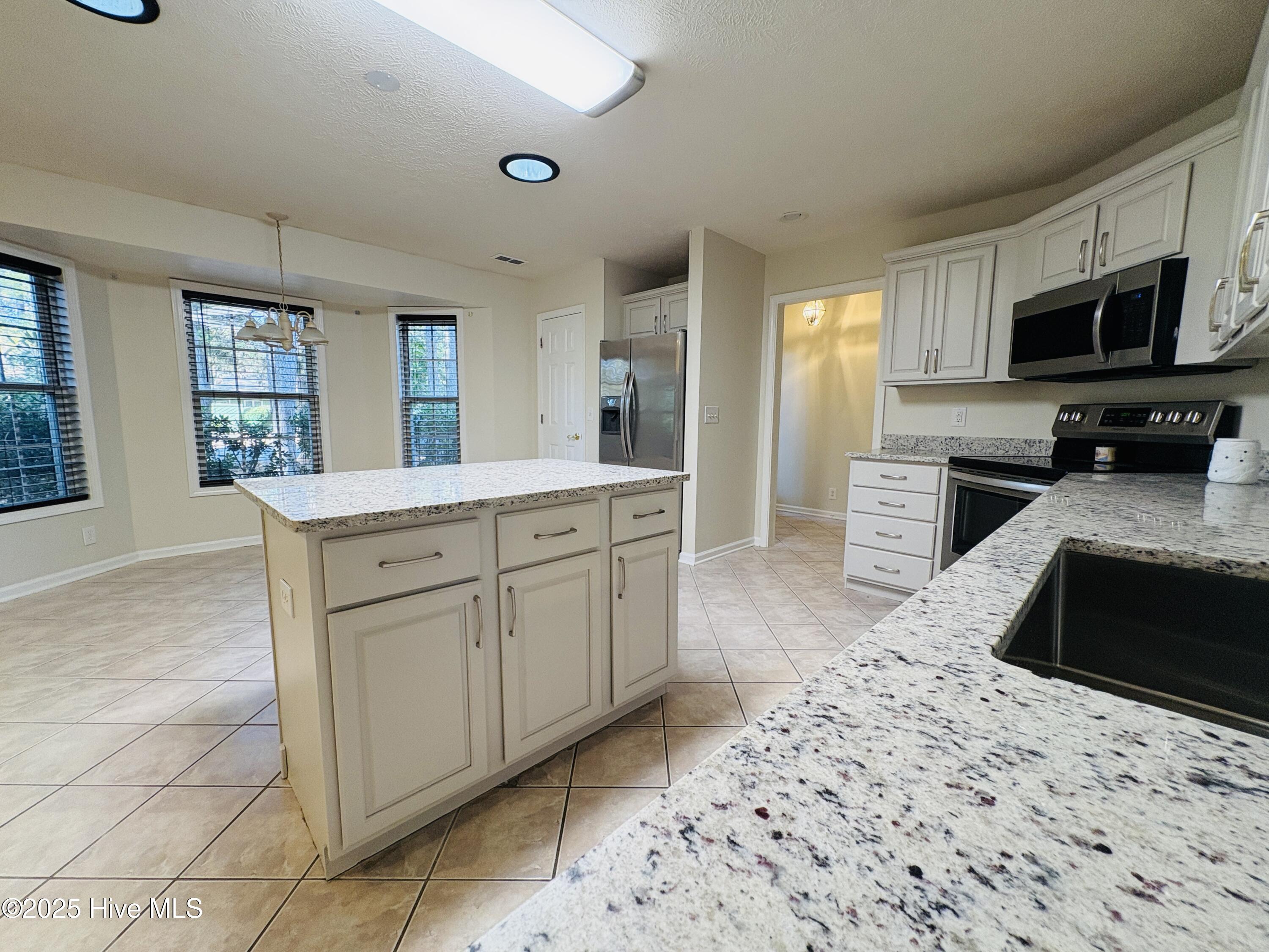 100515628 | Photo 14