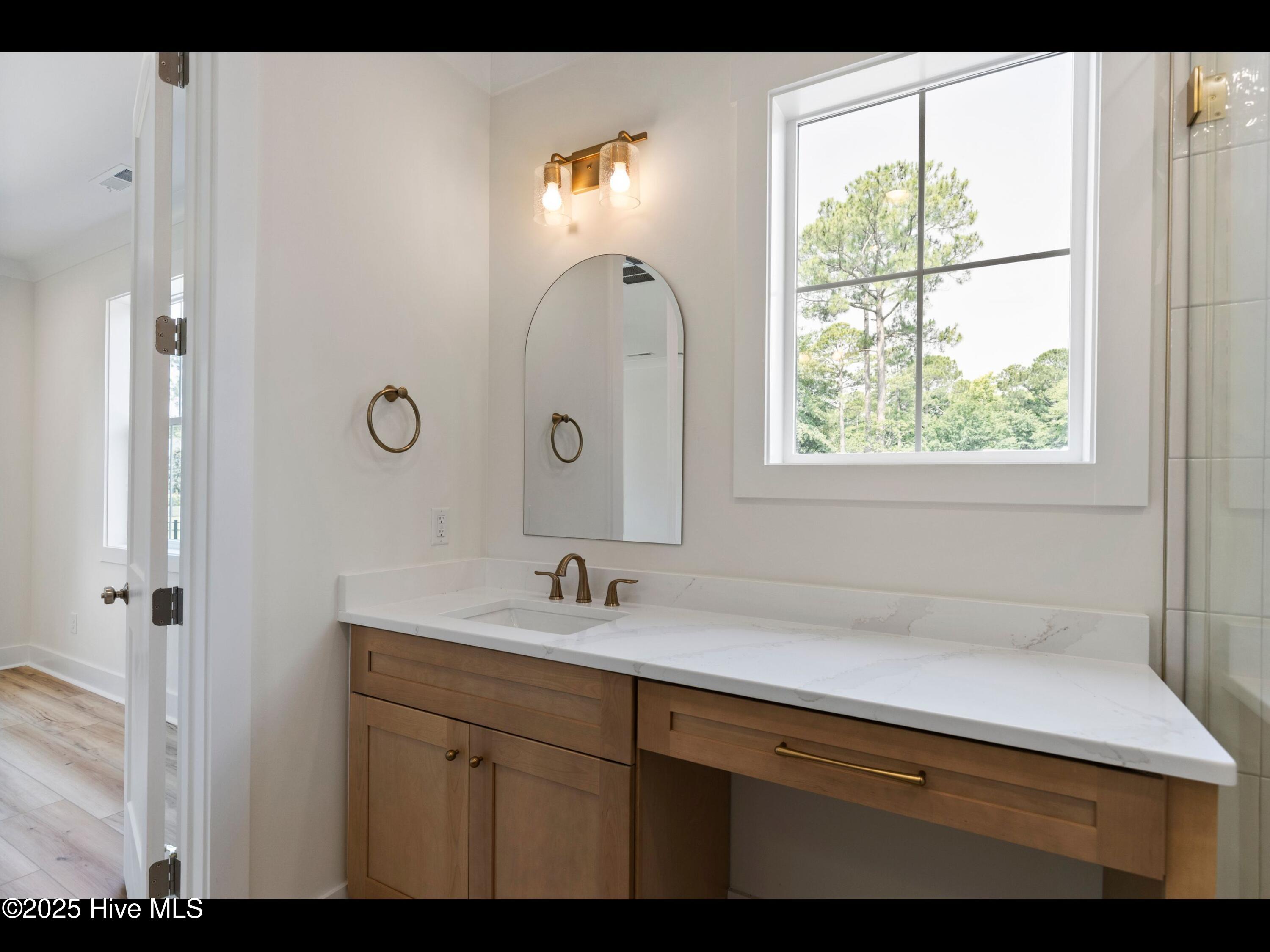 100490321 | Photo 27