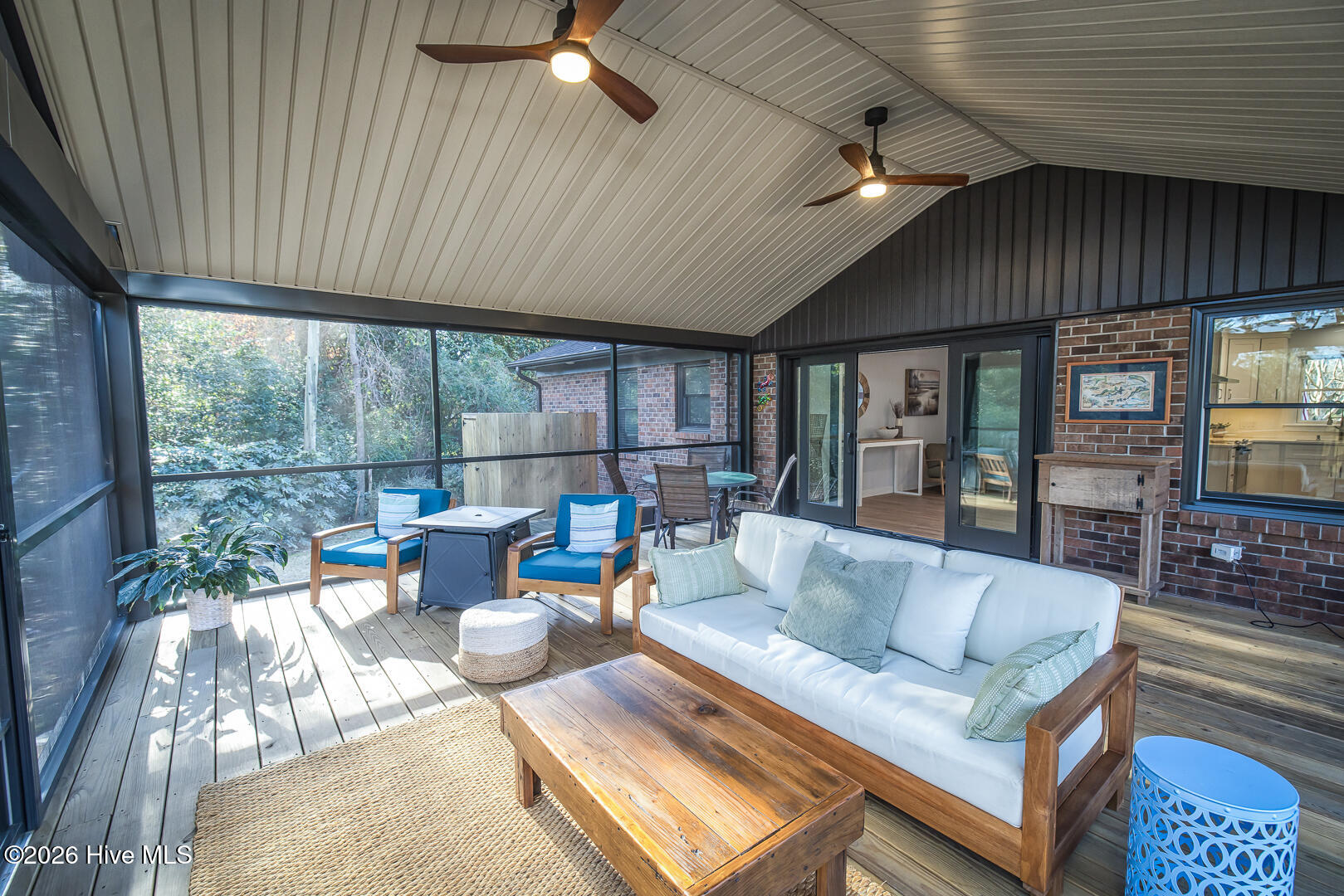 100553040 | Photo 36