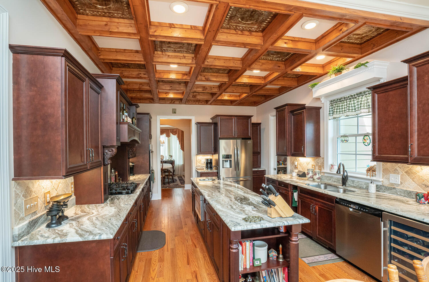 100534571 | Photo 23