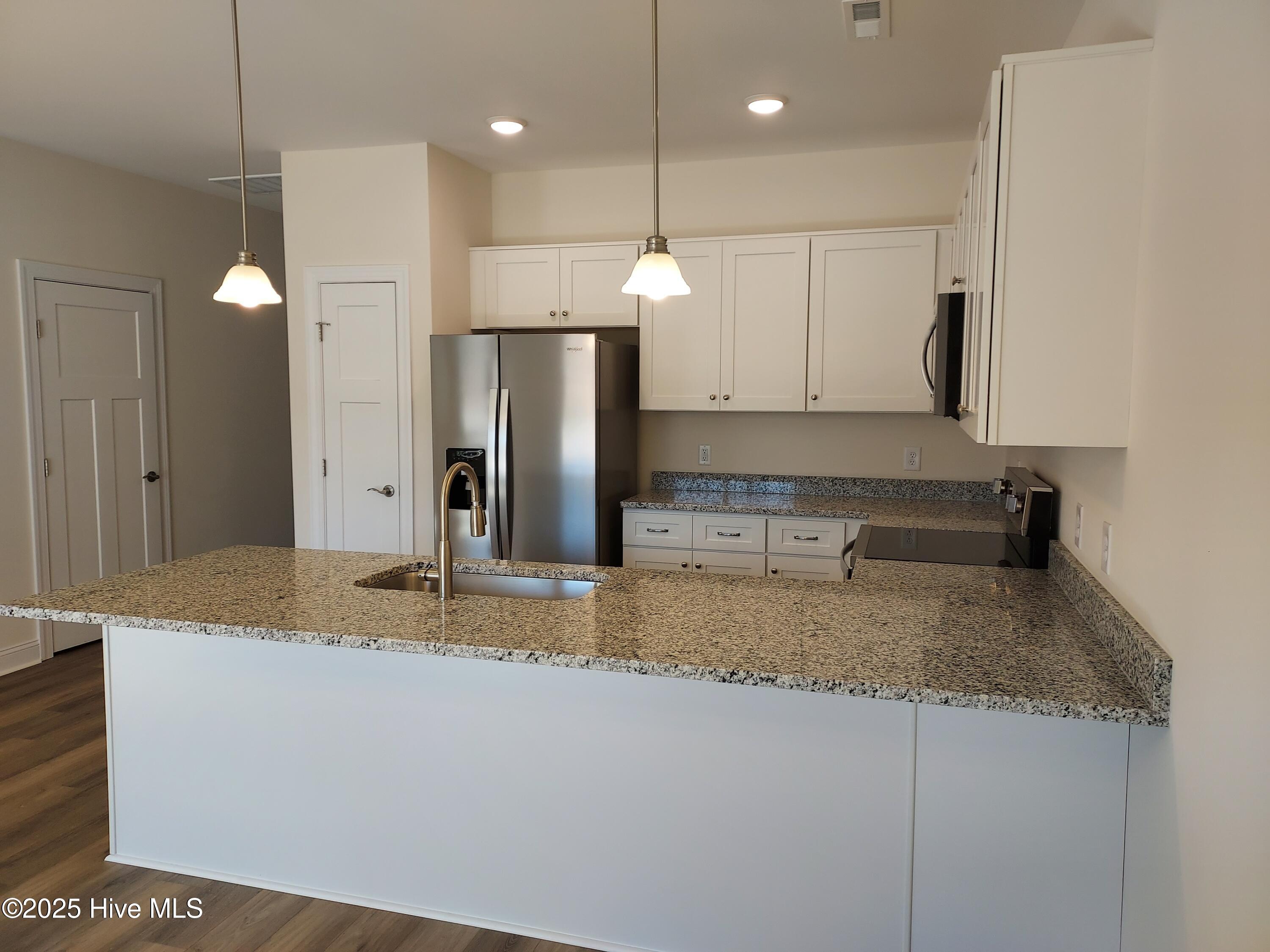 100506842 | Photo 10