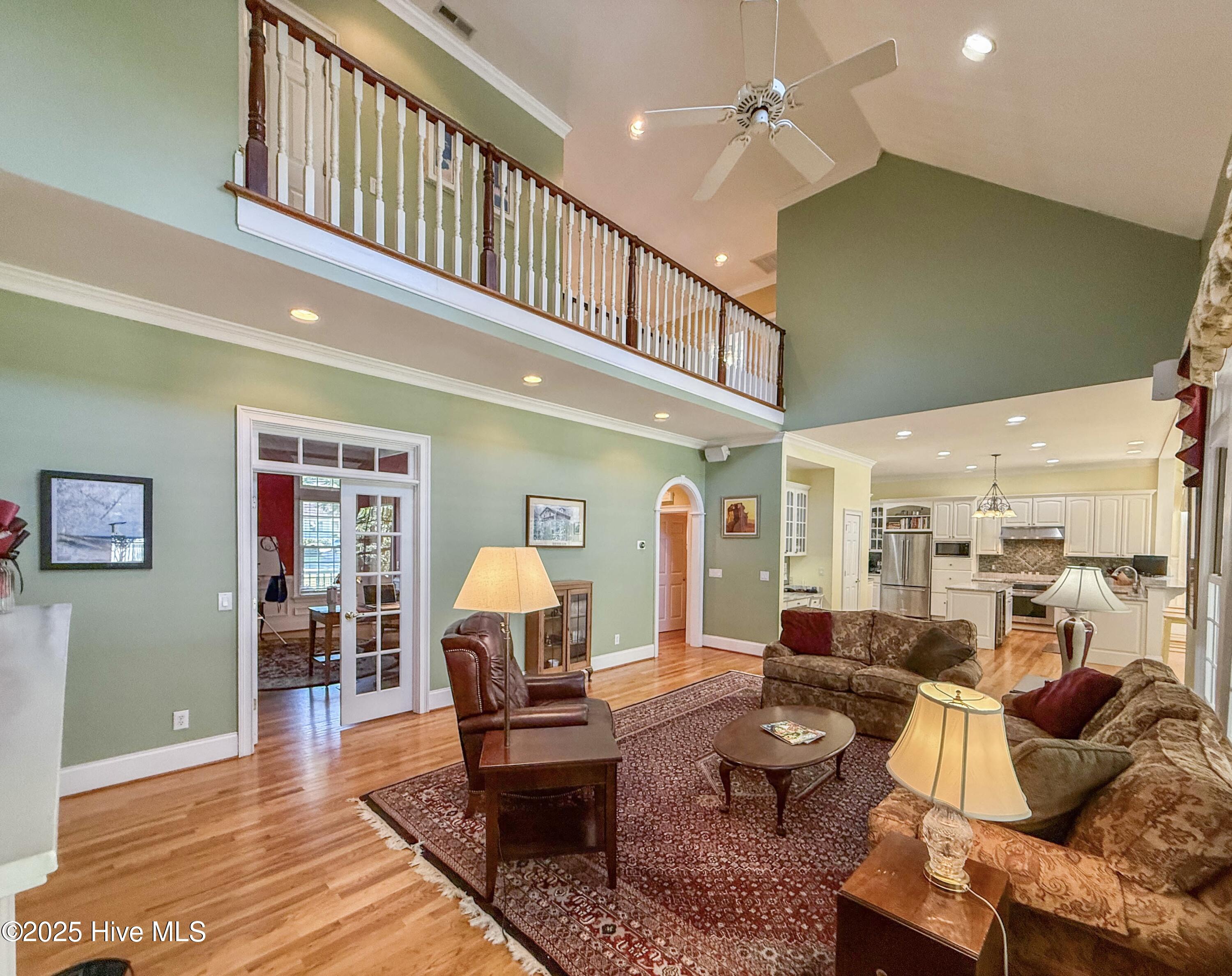 100530340 | Photo 36