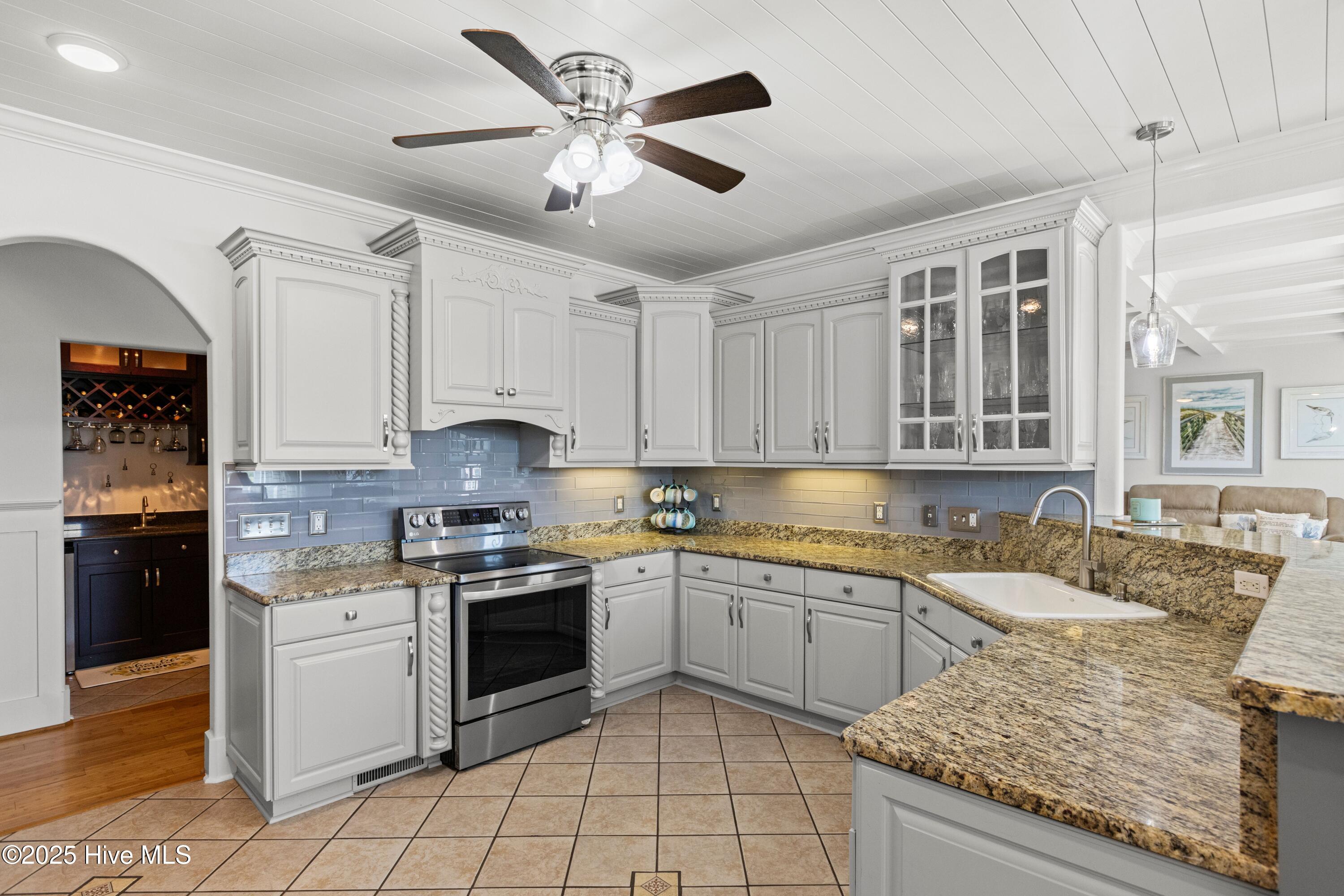 100532894 | Photo 17