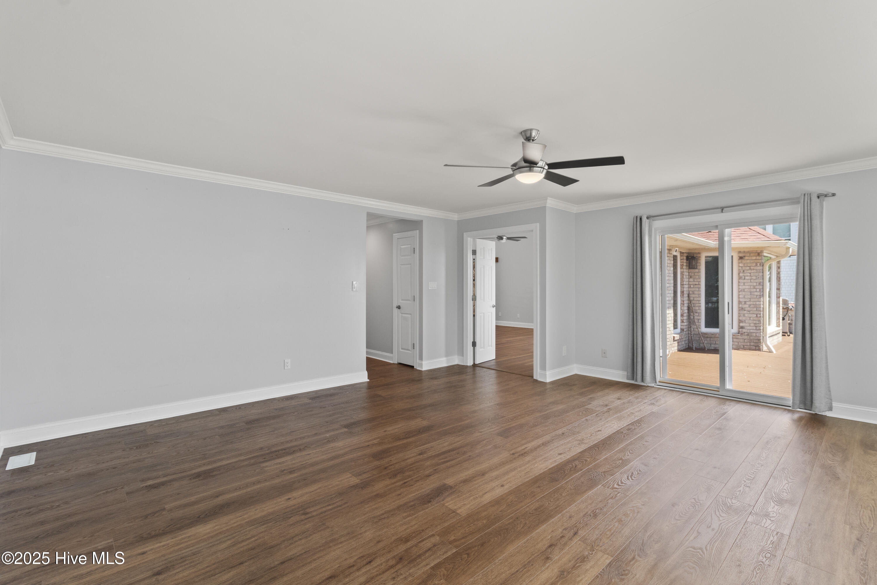 100556358 | Photo 46