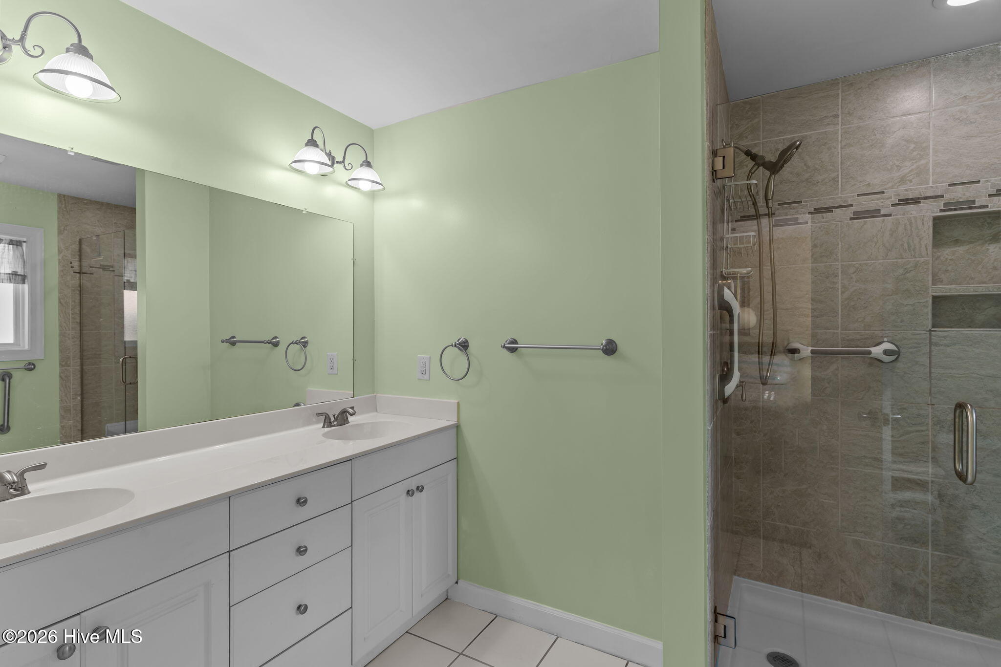 100546550 | Photo 23