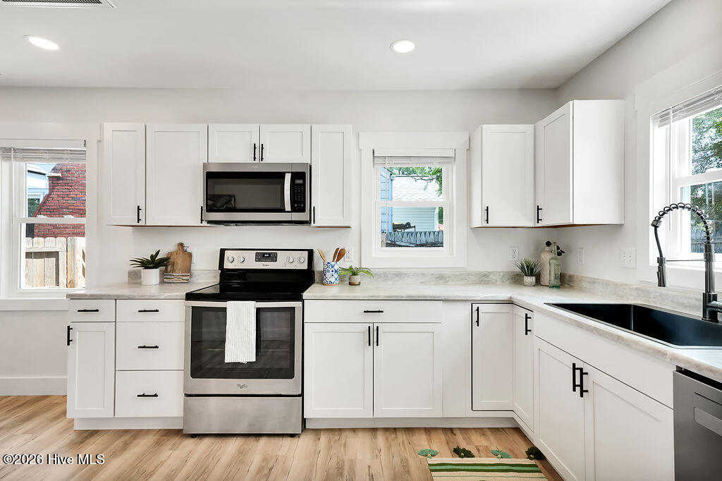 100566148 | Photo 13