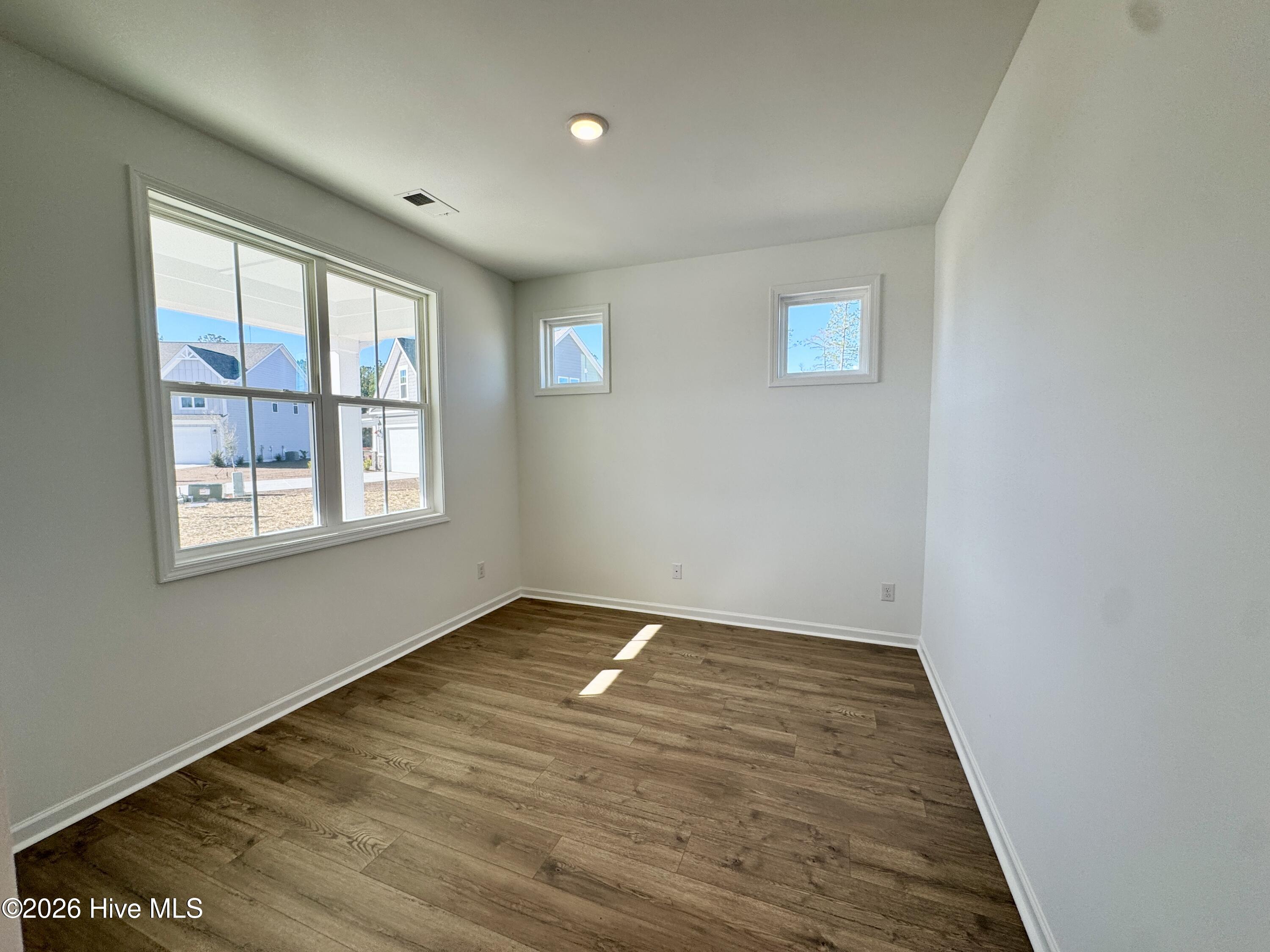 100516667 | Photo 11