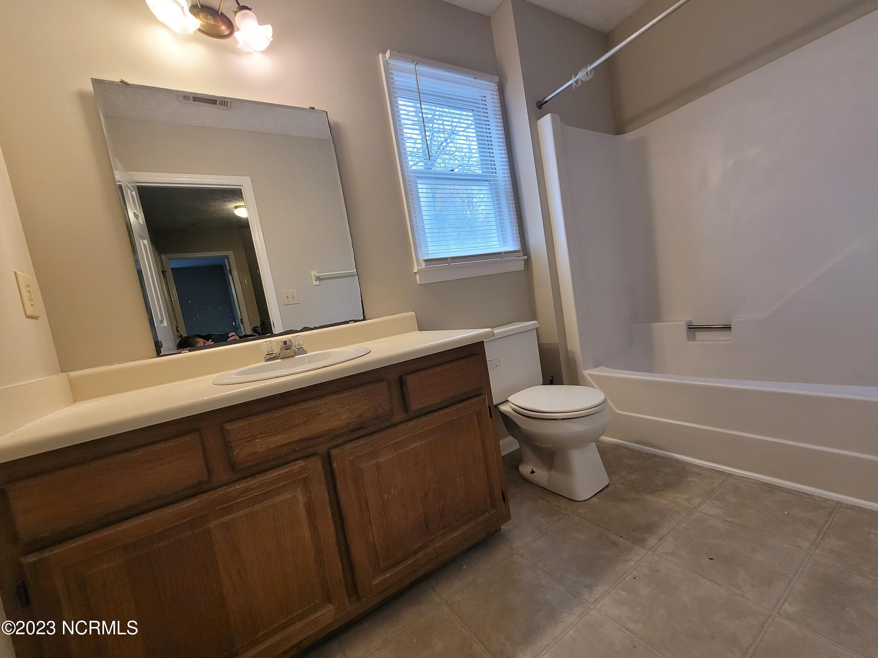 100552770 | Photo 23