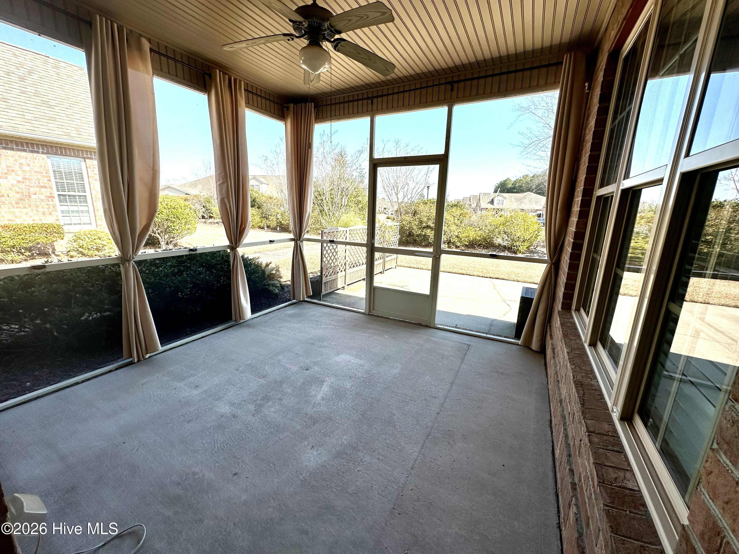 100555837 | Photo 26