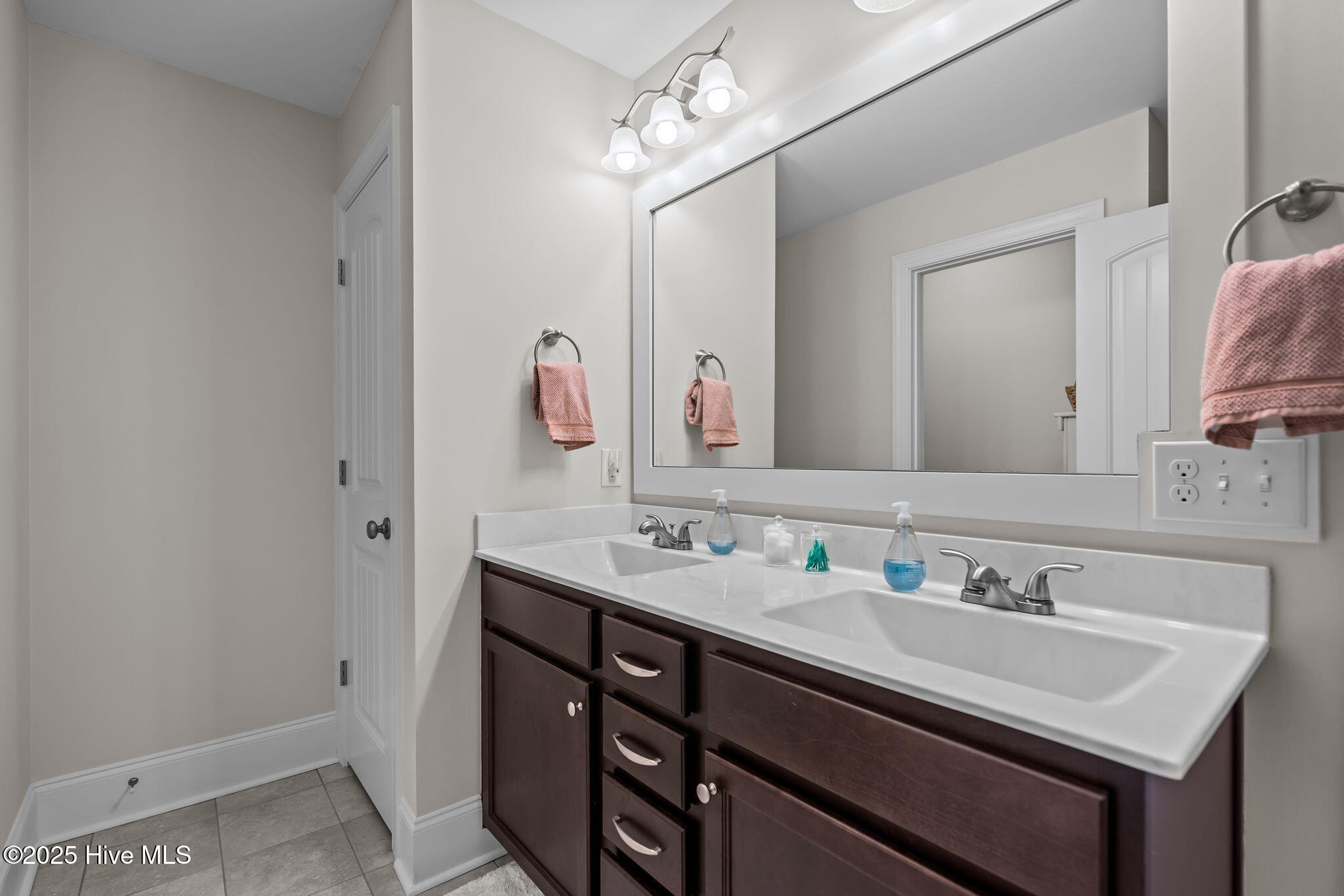 100543629 | Photo 36