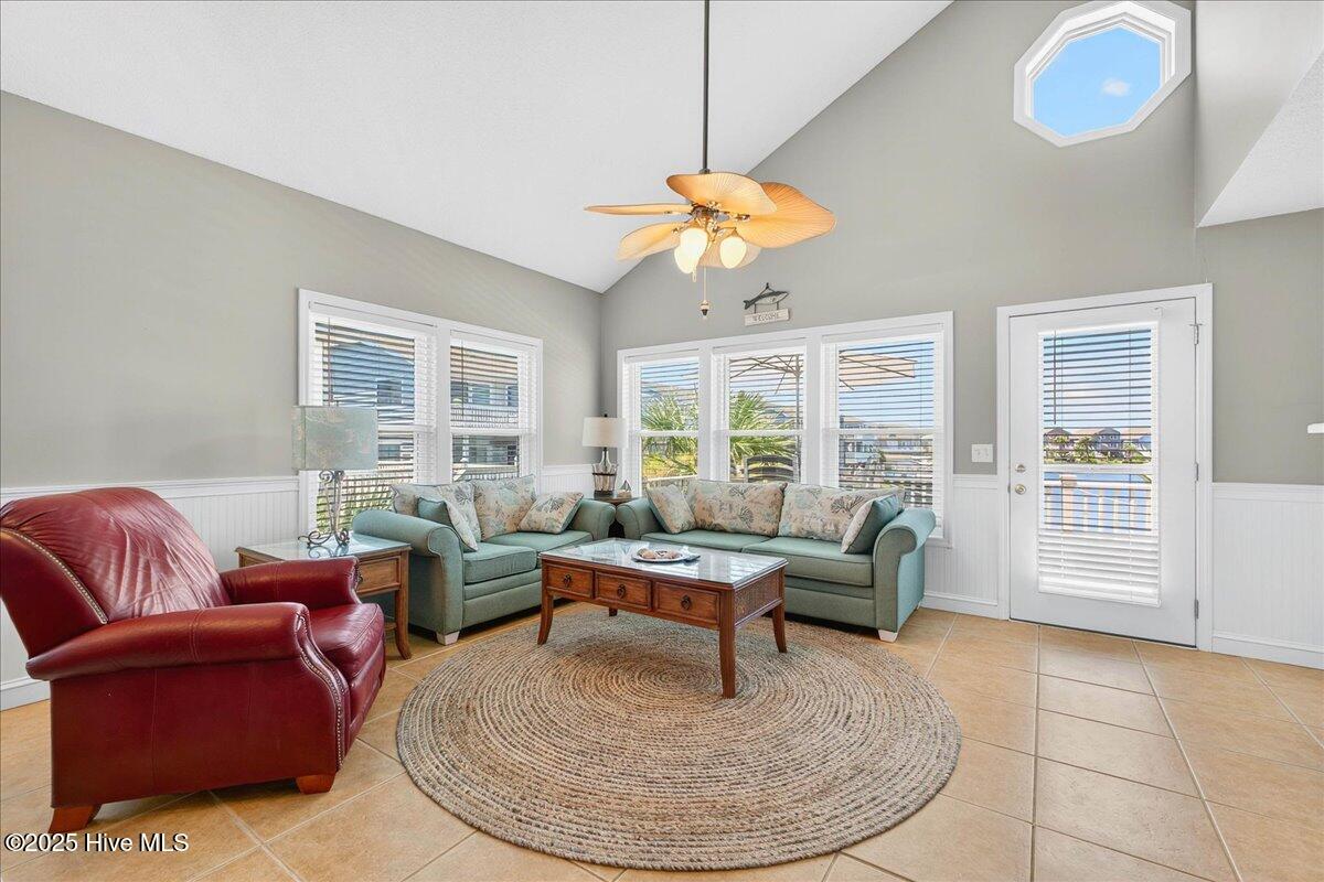 100515123 | Photo 31