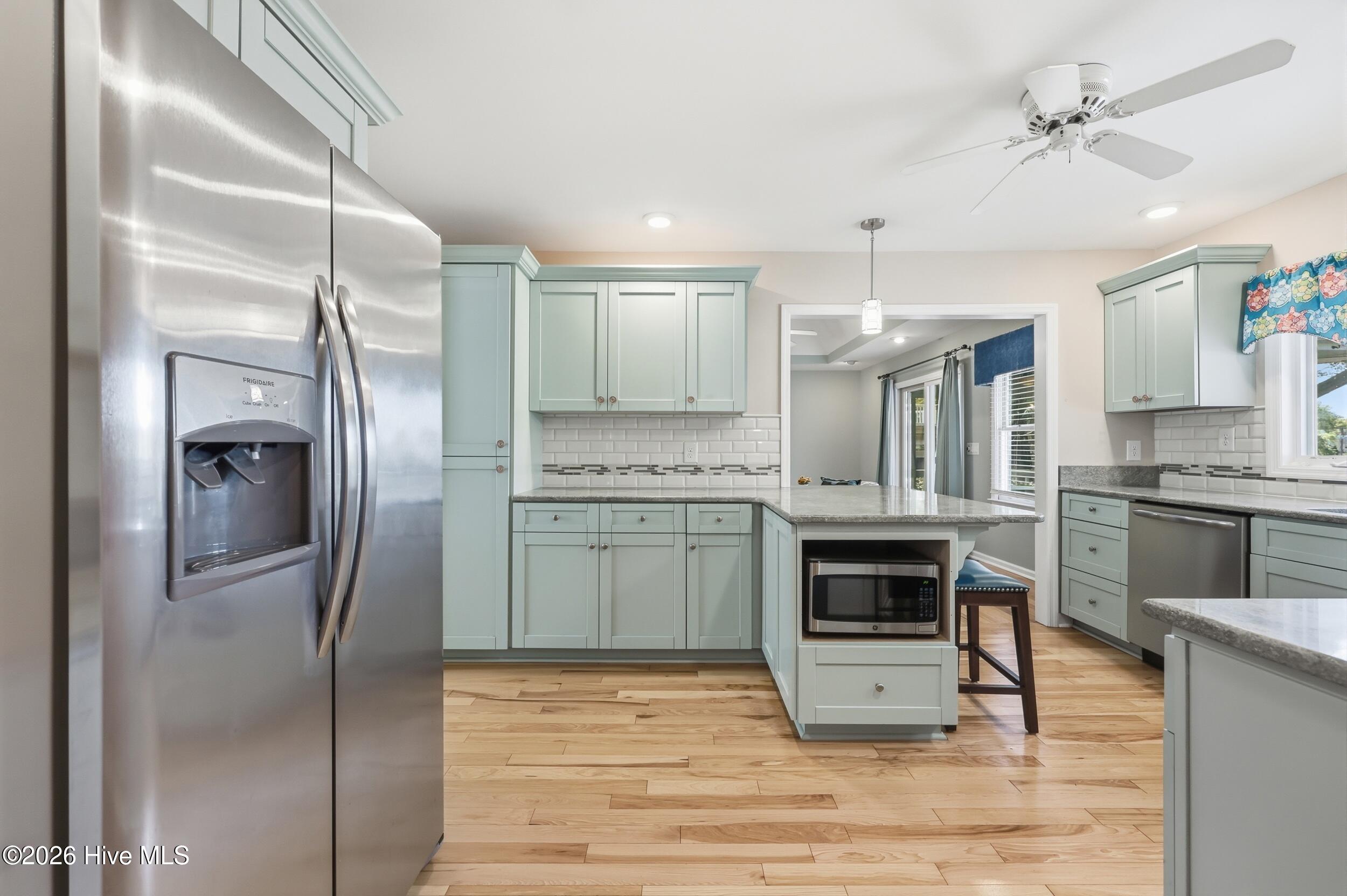 100566184 | Photo 10