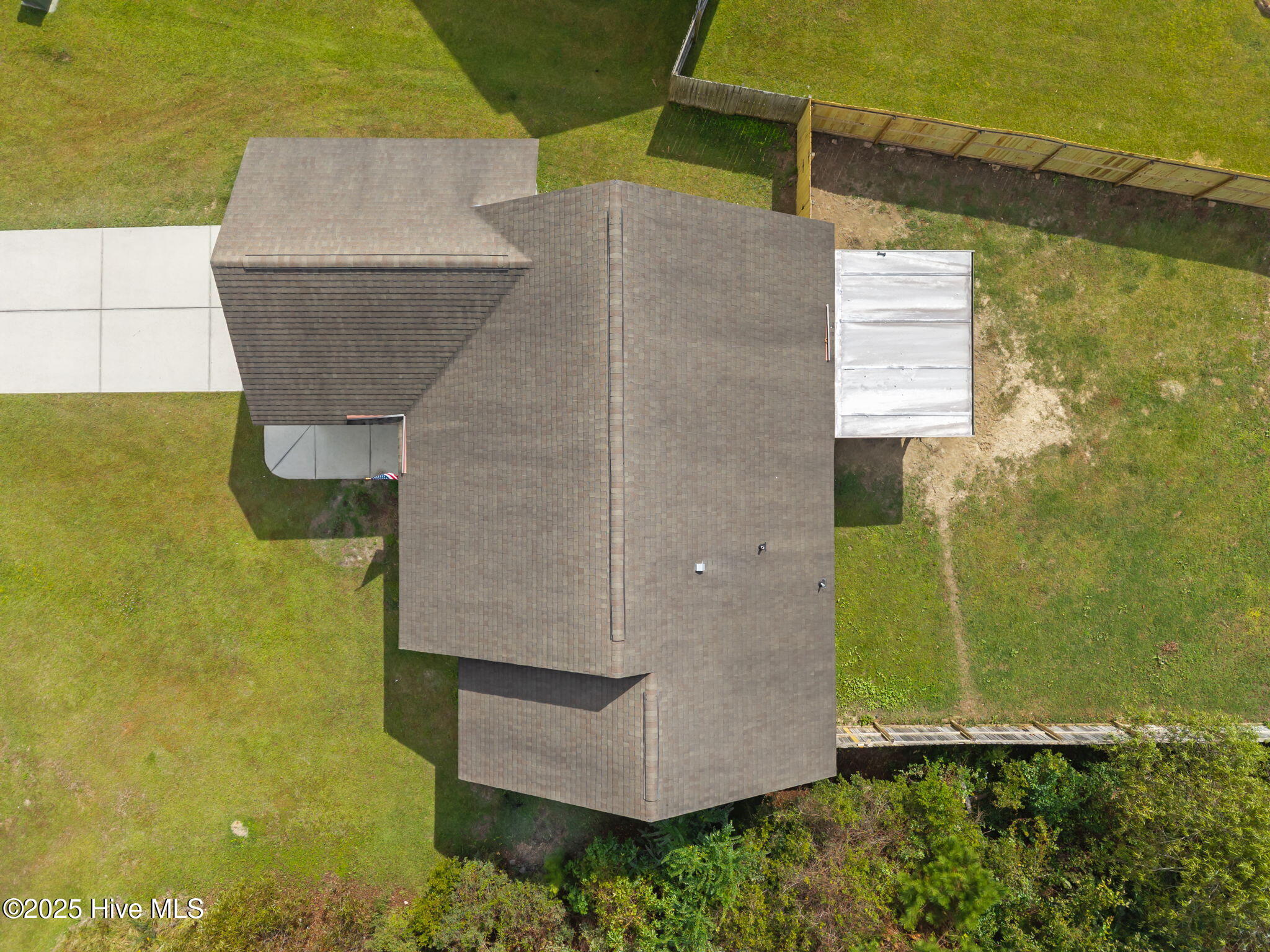 100530161 | Photo 36