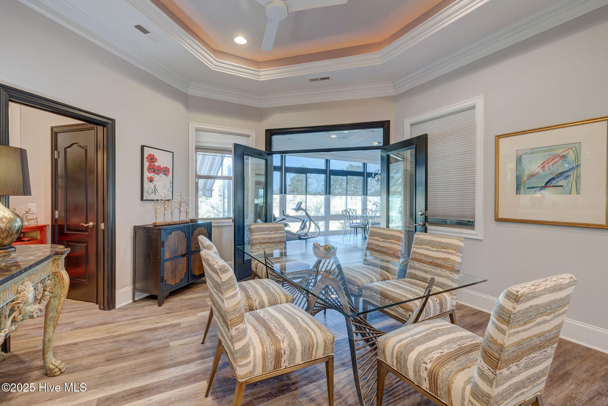 100550746 | Photo 25